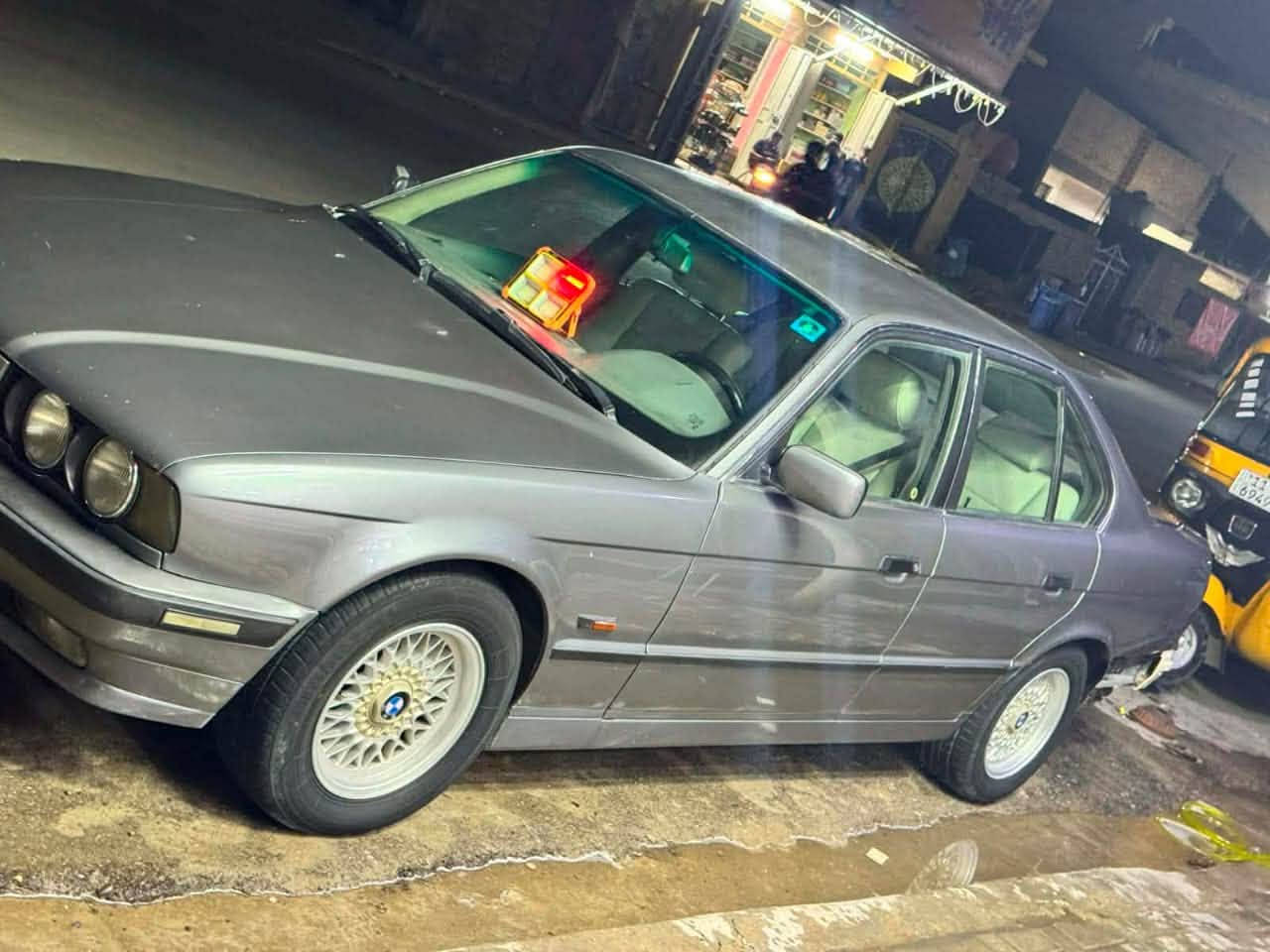 بي ام 525 مسكر رقم دولي نينوى لون رصاصي دواخل اوفايت جلد كشنات كهربائيه السياره وارد ياباني كهربائيات كلها بلاديه تبريد ويا السويج صدر جديد السياره ما ناقصها شي خير من الله ترايك للبصره سعر 72 وبيها مجال للشراي رقم عنوان بغداد 
***********
***********
