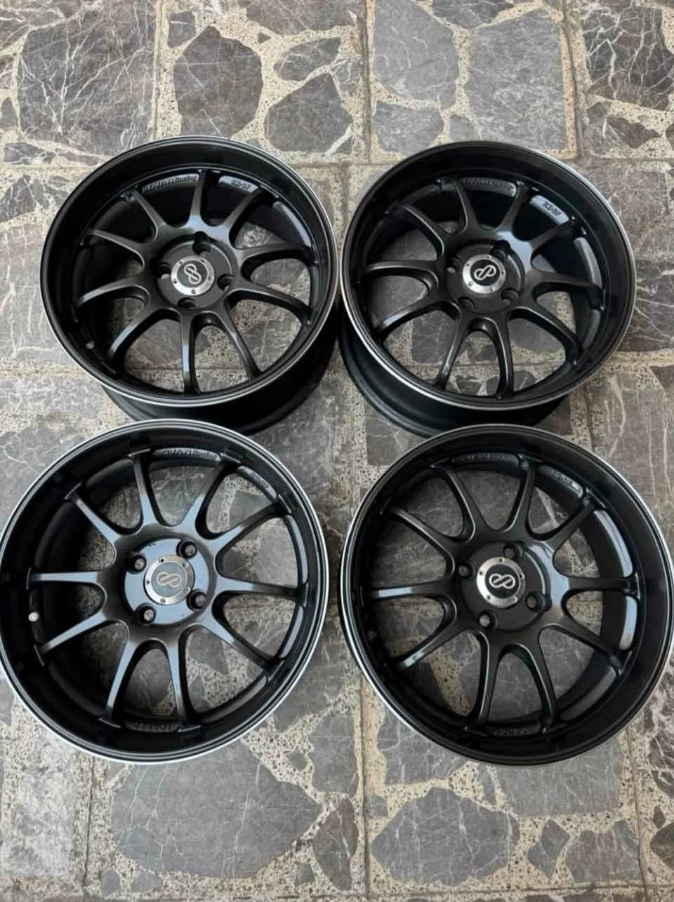 السلام عليكم
تخم advan racing فورجد قياس 16 ون سايز كلة شفة 
بدون ضرر مال حاوية 
تخم فولك قياس 15 بدون ضرر 
سعر التخم 250 دولار 
بغداد شارع فلسطين يتوفر توصيل للاستفسار واتس اب ***********
