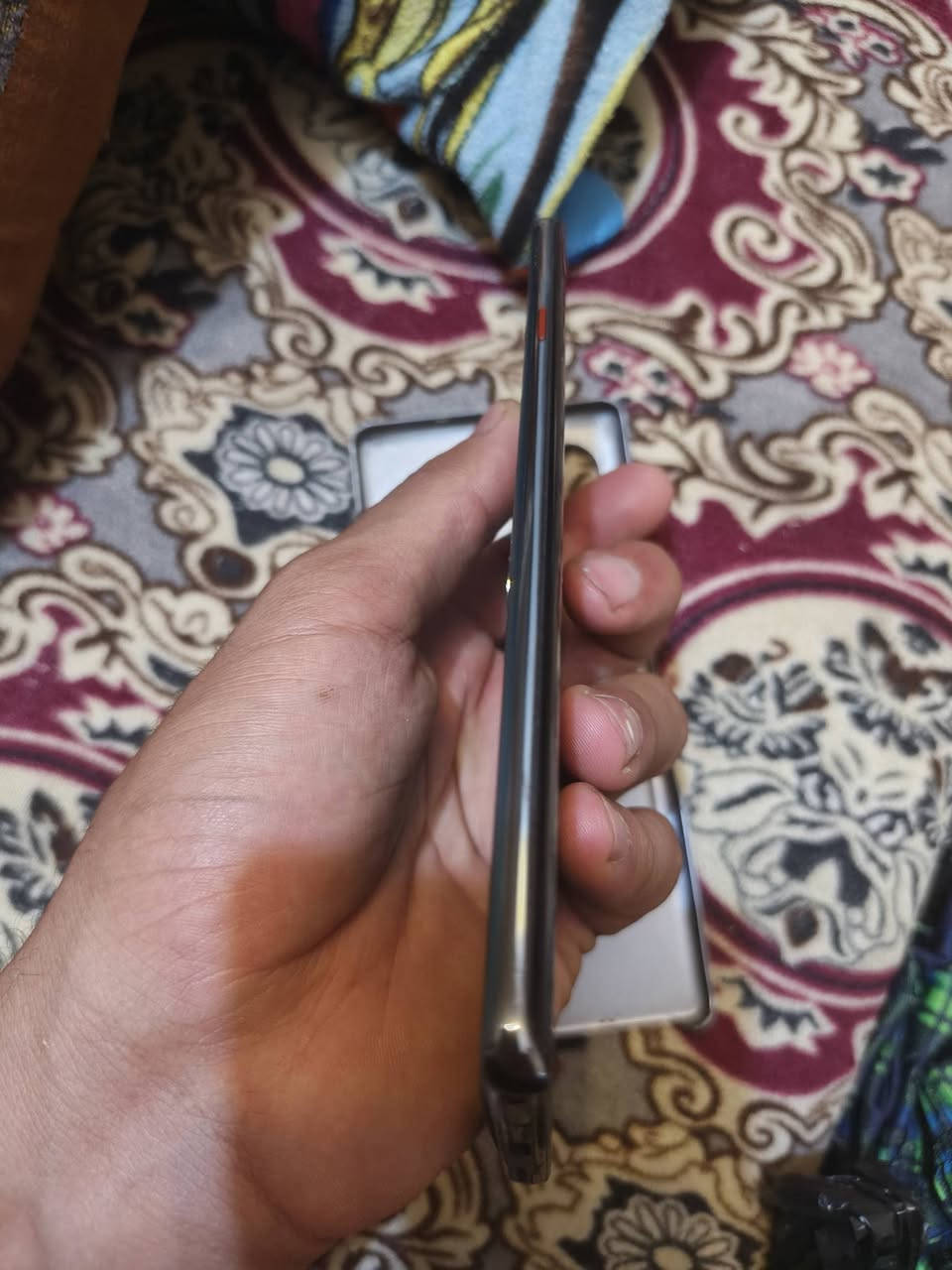 تكنو كامون 40برو. فايف جي ذاكره 256ورام 24
جهاز مواصفاته معروفه كلش قوي  مال بيت  مكاني بغداد  سعر ٣٤٠ وبي مجال بسيط  
***********   ما ويا غراض
