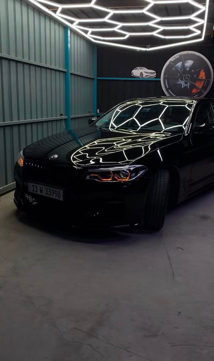 السلام عليكم للبيع bmw 530i 2020 وكالة
العروش

وكاله عروش

السياره بيها حادث جاملغ وحافه بنيد جاملغ راجع بارد وبنيد مبدل وكاله اصلي 

بدون ايرباكات

ماشيه ٨٧الف كيلو متر

عليها دعاميات m5

داون بايب +شوته رياضيه +دبات اكزوز رياضيه كل غراضها الاصليه موجودة

مكينه مفتوحه

كير كفاله

***********
