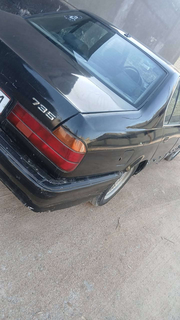 BMW 735السيارة حلو ونظيفة بس بيها الكير ينمر واحد وثاني ويبون اني ابيع كير كايم السيارة رايدها ٢٢ وبيها مجال مكان بابل الإسكندرية  رقم تلفون ***********
