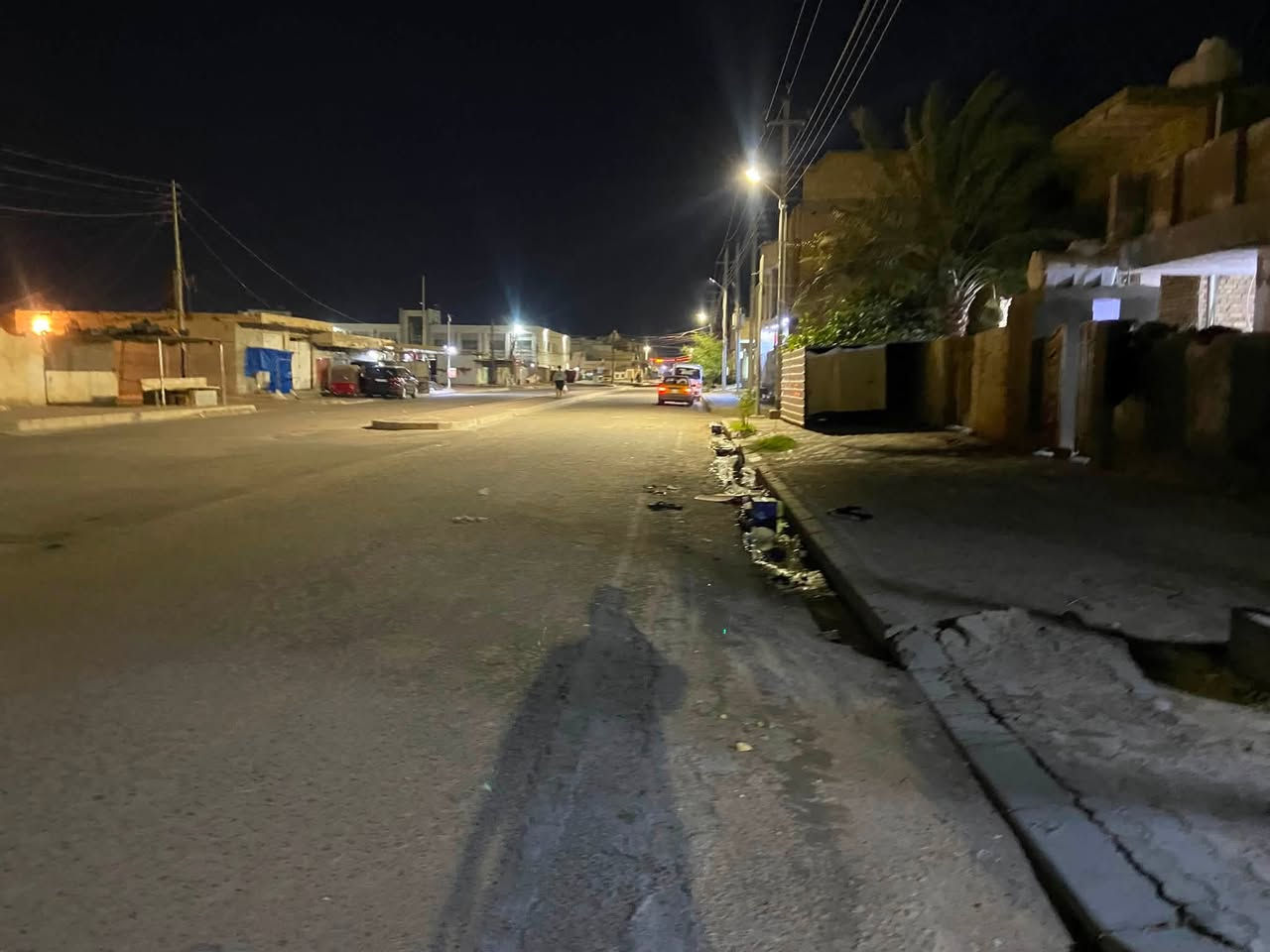 بيت للايجار ركن مساحة ٣٠٠ م٢ بحي الشهداء شارع مكتب الغاز كبال المدارس يحتوي على غرفتين وصالة وطرمة جبيرة وحديقة للاستفسار خاص او على الرقم 
***********
