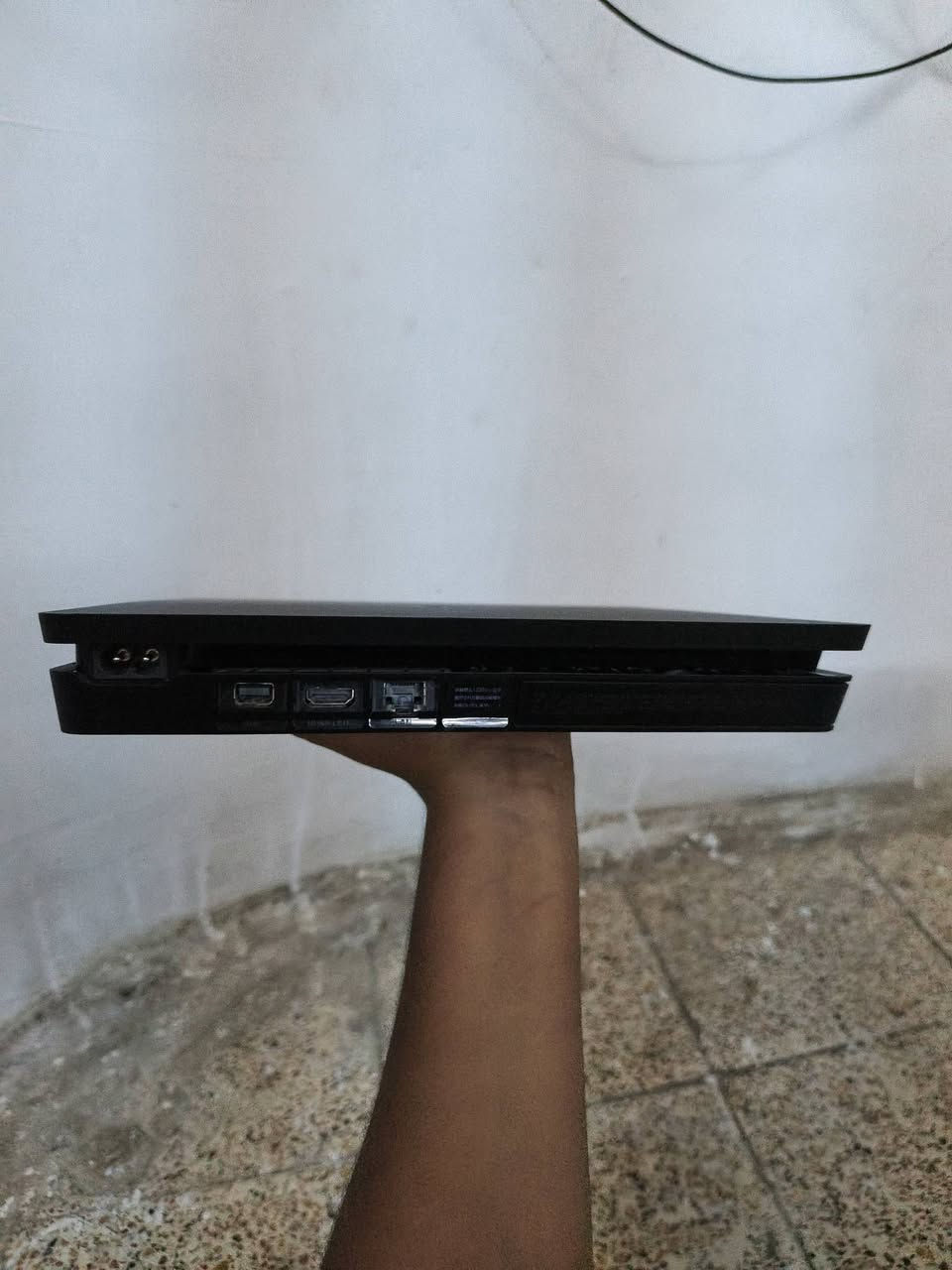 بلي فور سلم
مهكر نظام 11.00 ابو القطعه
لوك استيكر مامفتوح نضيف 
معا يد وحده 
وكيبل HDMI
وكيبل شحن لليده
السعر 300 وبي مجال للشراي
***********
