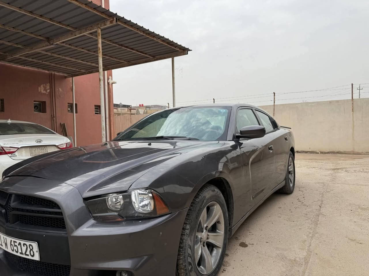 جارجر موديل 2013 مكينه وكير وتبريد خير من الله تحول مباشر باسمي بغداد  حادث أمريكا جاملغ اليسار والبنيد تبديل  وهنا بيها صبغ جاملغ اليمين وباب اليمين السائق مع تعديل بالشاصي جهه يمنى من جوة حجم المحرك 3600  مكان السياره بابل شارع 60 سعر125
***********

