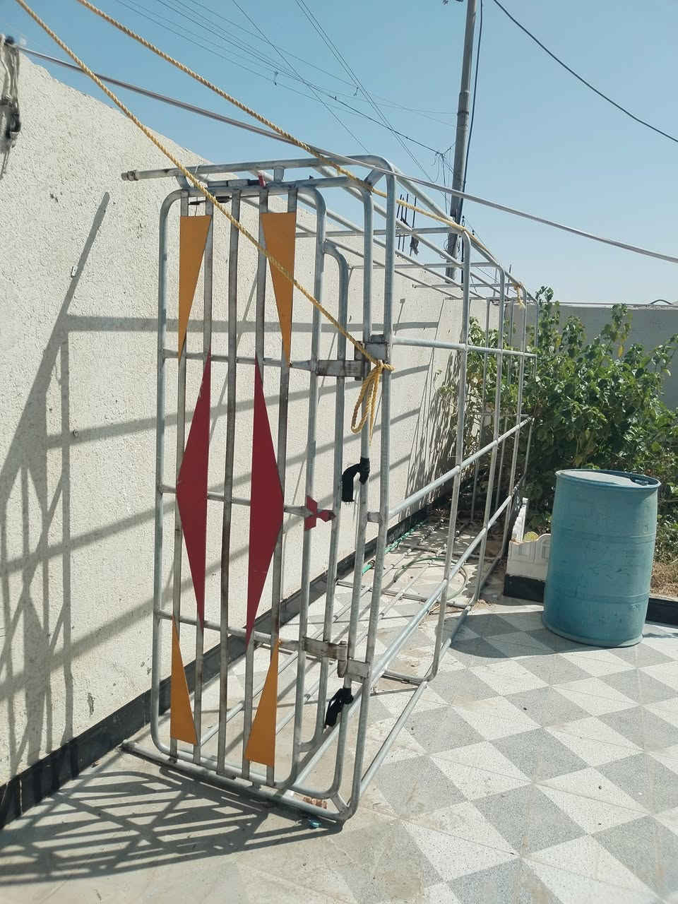 السلام عليكم 
محجر كنتر جديد مامستخدم ابد
مع چادر قمارة الكنتر جديد ومضموم
مثل مموضح بالصورة 
رايدهن ب 500 وبيهن مجال حگ الجية ان شاء الله 
للشراء فقط الاتصال :- ***********
البصرة قضاء الدير
