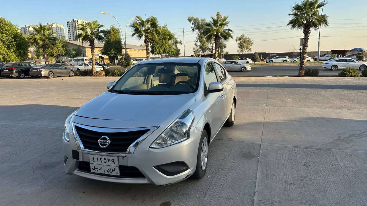 نیسان سەنی(لاکشمیبای)٢٠١٥ 
یەدە نیکل فول مواسەفات دەبل گێچ ڤۆلیوم  و گێڕ تۆماتیک گێڕو مەکینە و تەبریت بەشەرت 2بارجه ي  سبوخ جەمپێکی کەمی پێش و پشتی هەیە بةبي ناو گرتن لةگةل جةند تعديليكي كةم  سەیارەکە زۆر پاک ماوەتەوەو  بةناو كردن بة شةرت  نرخ 85$وەرەقەو مەجالەکی برایانە 
📞رەقەم تێل    *********** أربيل, العراق

