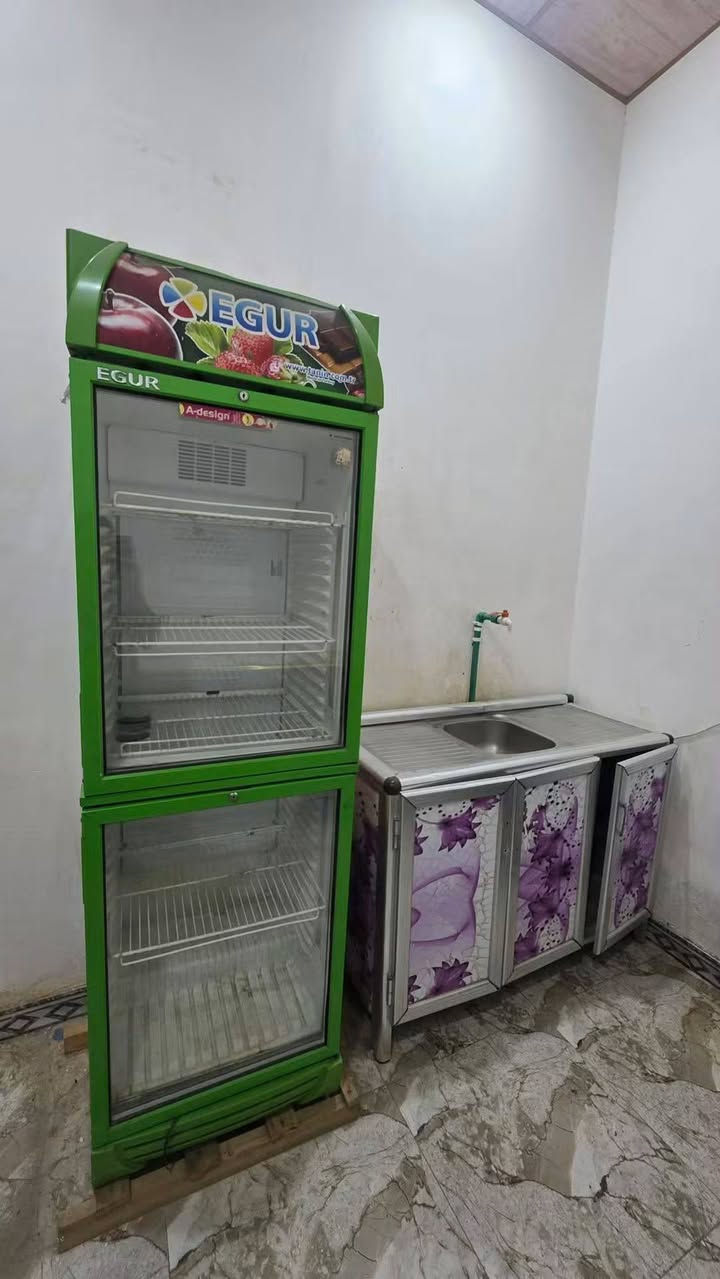 السلام عليكم للبيع كل الي بصوره جام خانه عدد 2 ميز وكرسي + 4 طبلات و16 كرسي + براد + سنك + ميز عرض مترتين + طباخ + مغسله + شوايه كلهن ستعمال قليل راسلني وبخدمتك 
 
*********** وتساب
