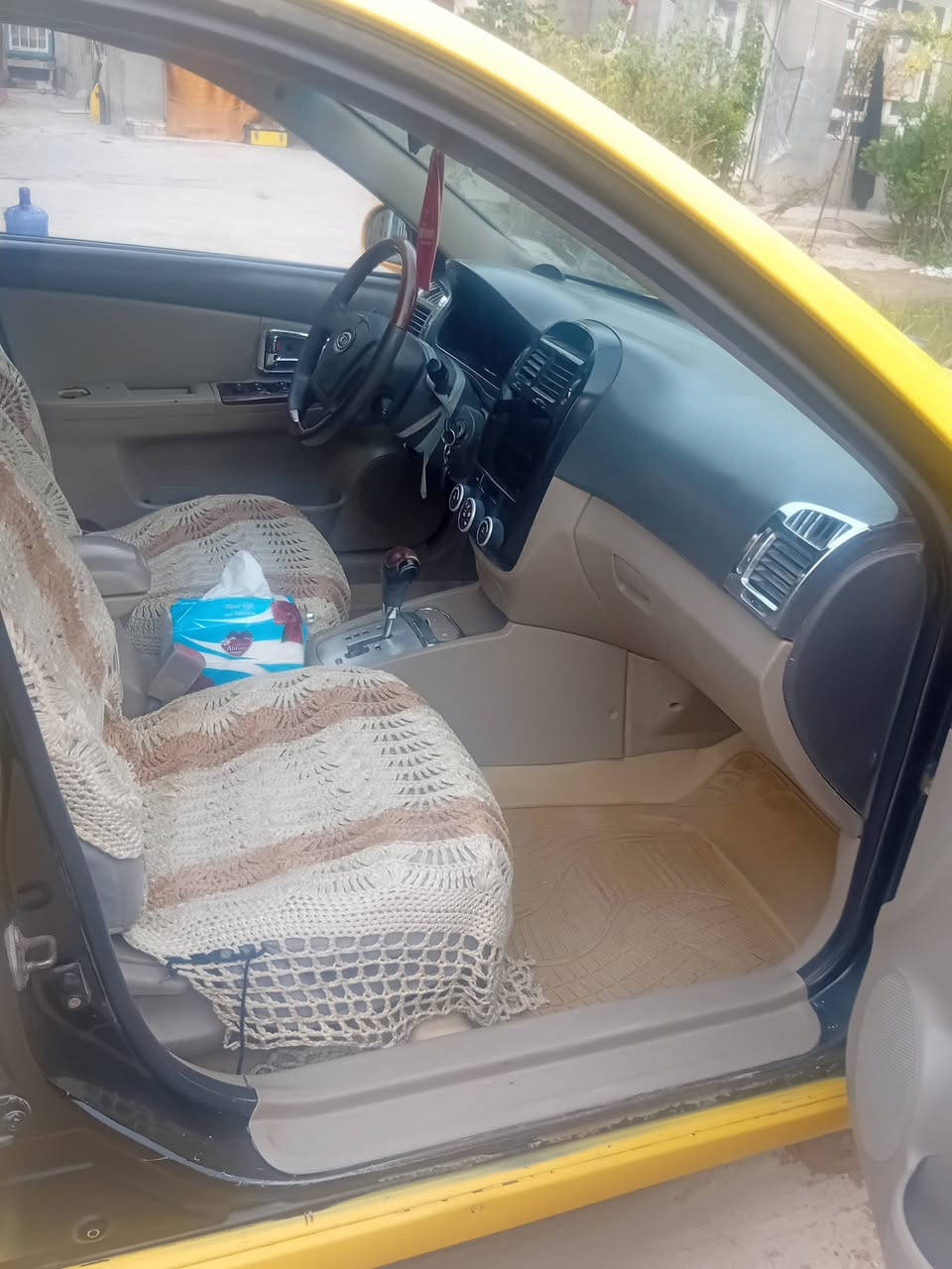السلام عليكم سياره سيراتو للبيع رقم بابل سنويه لل٢٧ دكشن عالي وارد خليجي   مكينه 1600 امداور ثاني  يوم السعر 65 او بيه مجال مكان السياره نجف كوفه استفسار ***********
