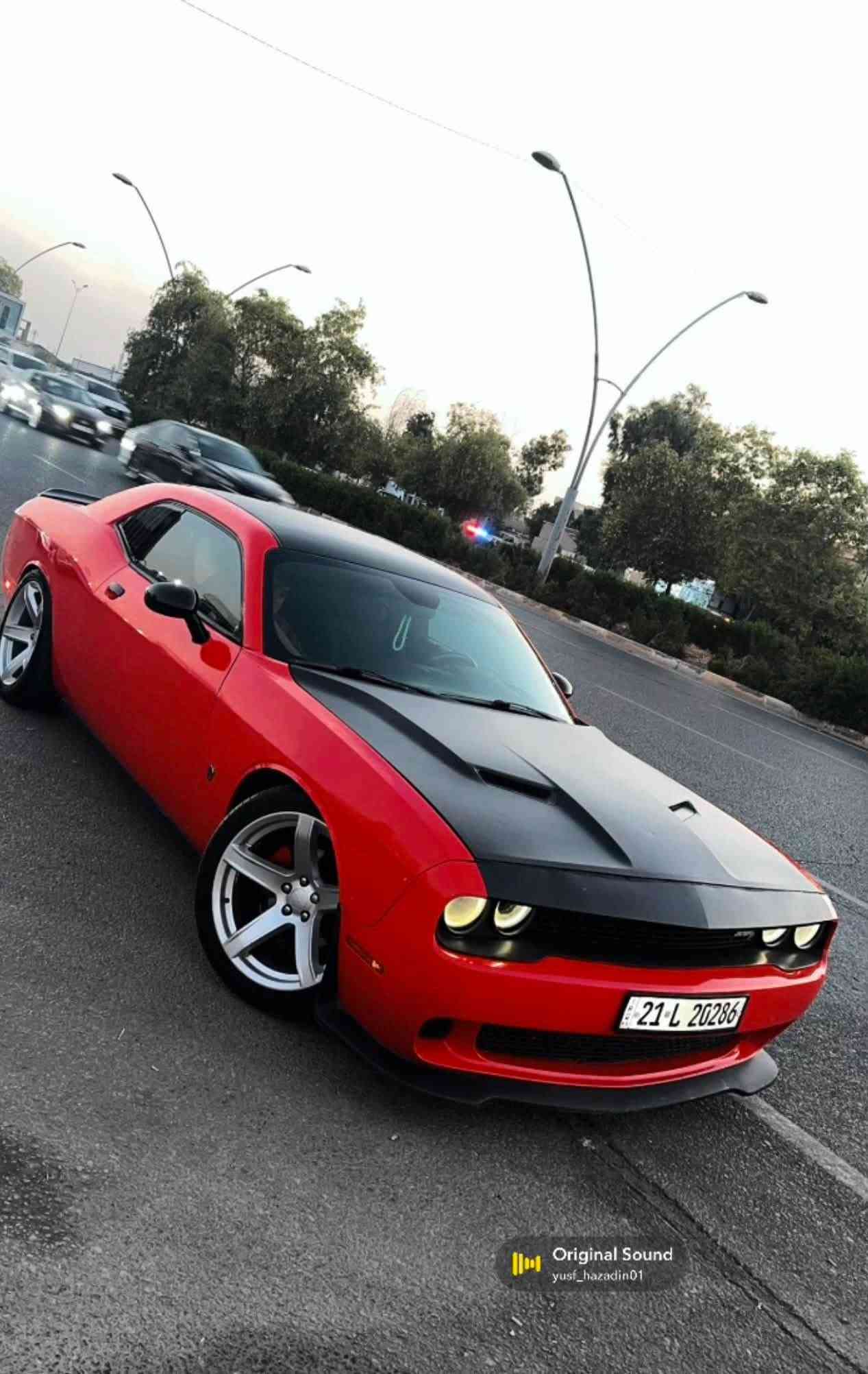 سلام العليك اخوان 
جالنجر لون مميز پرتقالي 🍊🧡 
موديل __2017__  SXT سيارة جائزة 
سعر💵__ 145$__💵 بيها مجال اشوي 
مكال سيارة اربيل 
سيارة بيها جاملغ امامي وة باب بس جلاتين بدون دواخل سيارةبسمي  مابي نقوسات افل دينار كير معرك صدر كلش جديد 
سيارة بيها برمجة صوت  كلش جديد سيارة 
رقم ساعبها *********** واتساب 
يسوة خير انشاللة

نص مكتوب في الصور:
- Original Sound yusf_hazadin01