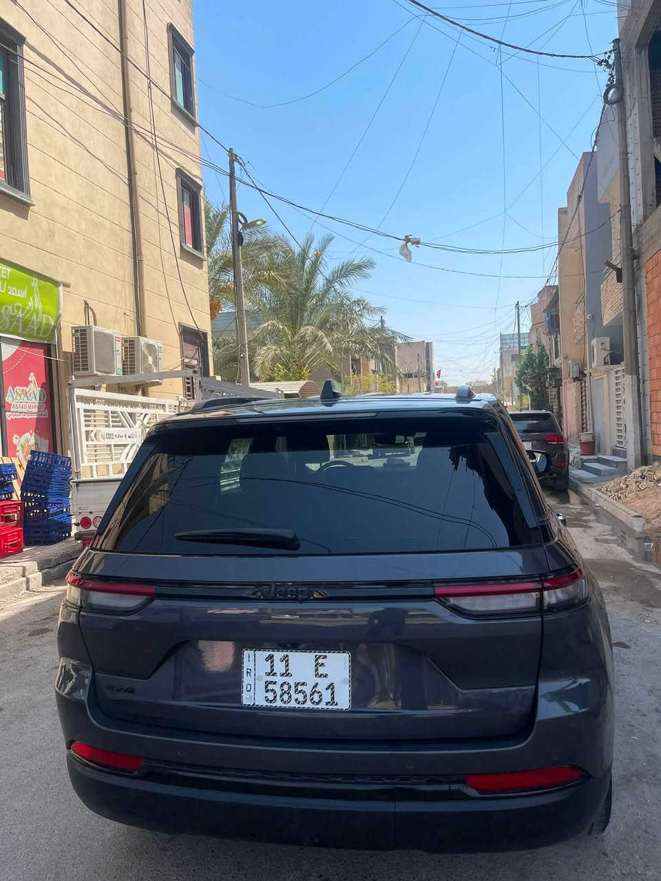 سلام عليكم 
للبيع جيب موديل ٢٤ بغداد بسمي ماشيه ٢٦ الف محرك ٣٦٠٠ فول مواصفات فتحه ورادارات ٥ راكب سياره جديده تعتبر كلين فقط بيه بارد جاملغ امامي عكس السايق فقط والباقي مكفوله من الرصعه والصبغ والتبديل كلش جديده وصور الحادث بالمنشور 
مكاني بغداد السعر ٣٠٨ 
شراي يتصل ***********
