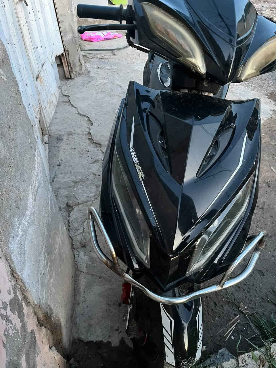 سكنس غير شغاله
الباقي كامل مكمل من كفرات وكلشي شغال 
ونضيف
المكان بعقوبه 
السعر 150الف وبيه مجال
***********
