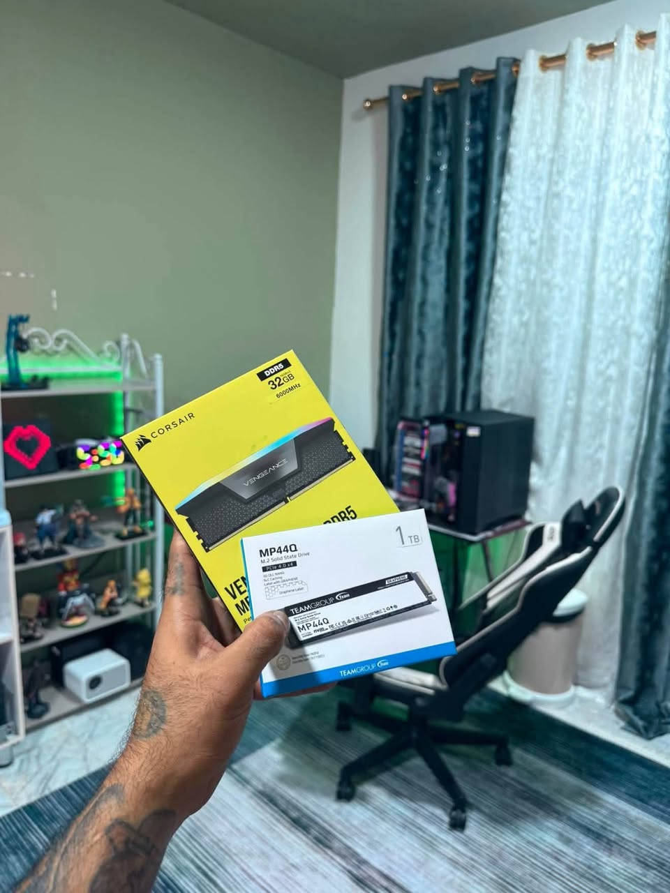 السلام عليكم
PC
Inetl cor i9 14900kf
RTX 5070 12GB
MEOMRY 32 GB DDR5 6000
2 TB - 1TB NVME - 1TB SSD
Segotep 1000w الباورسبلاي
التبريد مائي Aqua elite 360 v6
و القطع كلها جديدة
رايدها ب 
2,900

***********
اكو توصيل ..
