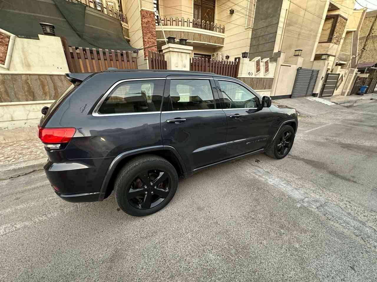 🚙 جيب (Jeep) جراند شيروكي Blacktop موديل 2015
🖤 اللون: أسود كاذب مميز

✨ السيارة نظيفة جدًا

✅ المواصفات:
• سلايد (فتحة سقف)
• LED نهاري
• ويل كب Blacktop
• كشنات جلد وكنتارة أصلية
• شاشة كبيرة
• تشغيل عن بُعد

📸 صور حادث أمريكا مرفقة وموضحة بالكامل للشفافية.

📍 المسافة المقطوعة: 133 ألف

📝 التسجيل: باسمي – رقم بغداد ألماني

📍 الموقع: بغداد – حي الحسين

🔄 أقبل المراوس حصراً مع جراند شيروكي Blacktop موديل (2023 أو 2024)، رقم بغداد، حرة.

📞 للتواصل والاستفسار:
***********
