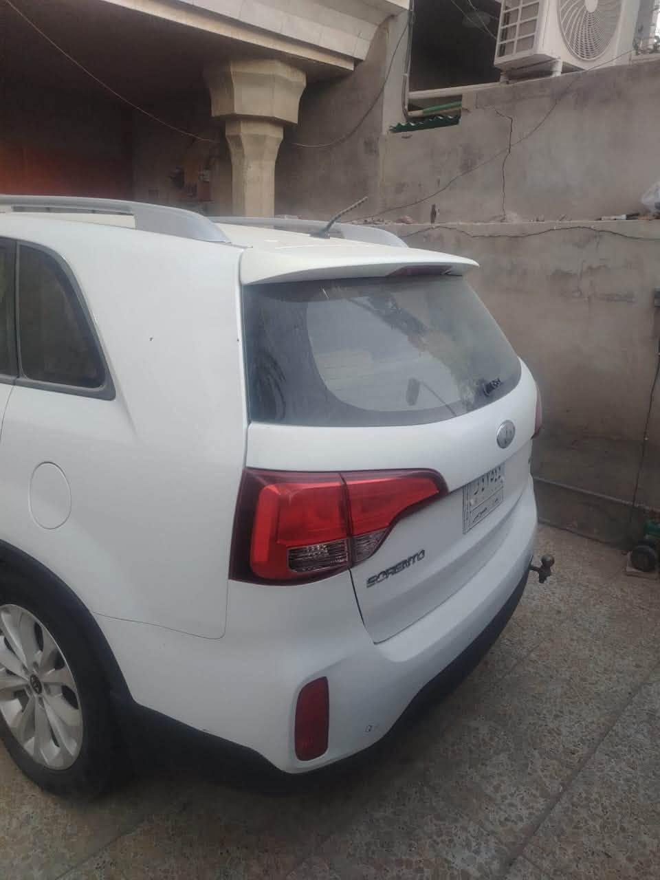 سورنتو 14 محرك 2400 GDI السياره مكفوله من الصبغ والظربه والبارد ملاحظه السياره دا أمشي وطفت ابيعه محرك سعره 120 ورقه ***********
