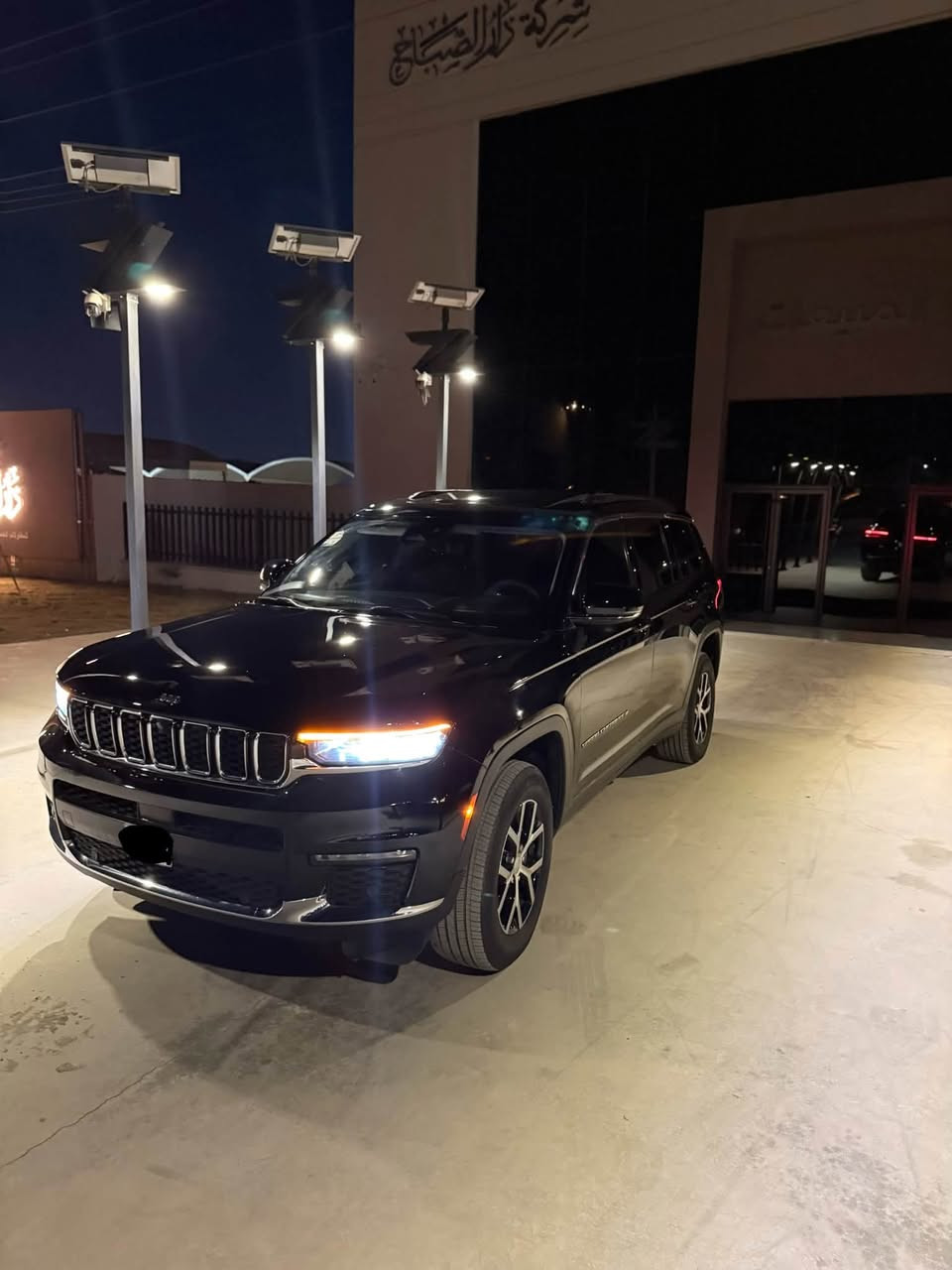 🚘 Jeep Grand Cherokee L Limited   2024
المواصفات 

• رادار أمامي مع مانع تصادم
• تحذير الخروج عن المسار
• تحذير النقطة العمياء
• نظام تحذير عند التقاطعات
• نظام تحذير عند تجاوز السرعة المحددة
• نظام تقليل الضجيج داخل المقصورة
• إضاءة محيطية
• شاحن موبايل لاسلكي (Wireless)
• ستيرن كهربائي
• كاميرا محيطية 360°
• كاميرا داخلية
• تعديل وضعيات مقعد السائق كهربائياً
• تشغيل عن بُعد
• الصندوق الخلفي كهربائي
• إضافات من الخشب للمقصورة الداخلية
• ذاكرة لحفظ وضعيات الجلوس للمقاعد الأمامية
• المقاعد الأمامية كهربائية
• المقاعد الأمامية تبريد وتدفئة
• المقاعد الخلفية تدفئة
• ستائر للشبابيك الخلفية
• إنارة داخلية LED
• حساسات أمامية وخلفية
• مكيف خلفي مع وحدة تحكم منفصلة
• تدفئة مقود القيادة
• مانع تصادم خلفي
• بلوتوث وتوصيل الهاتف
• محدد سرعة
• نظام التشغيل والإطفاء الأوتوماتيكي
• نظام بريك أوتوماتيكي
• بانوراما

حادث السياره بدون ايرباك بدون دواخل شواصي لغود كفاله قطعه وحده فتح وبيه مكانات صبغ على كد الضرر اي نقص مابيه•

السعر 258
مكان السياره بغداد
+964 788 299 1250

نص مكتوب في الصور:
- Top View Rear View