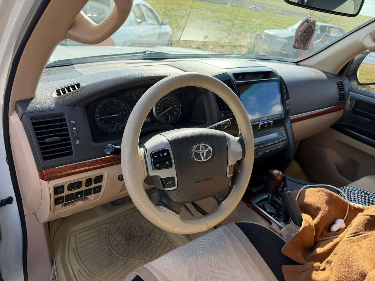 جكساره موديل ١٢ محرك ٨ ٤٦٠٠ بدون صبغ ماشيه ٢٥٠ الباقي شوف العين 
سعره ٣١٠ وبيه مجال 
***********
 مكان السياره صلاح الدين الشرقاط
