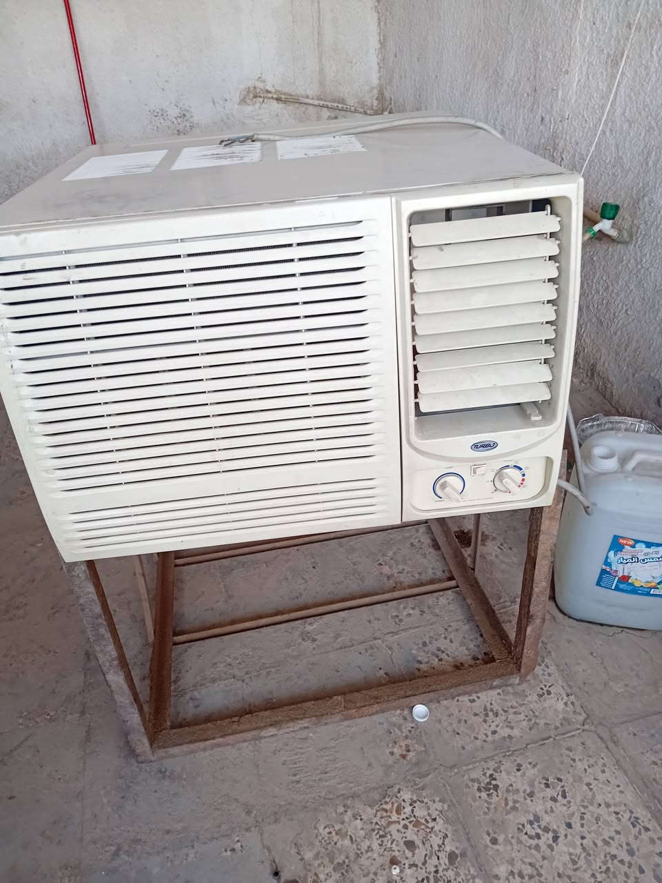 السلام عليكم قنفه للبيع ٦٠ ألف والبوفيه ١٢٥ ألف صاج اصلي والمكيف ٢٥٠ تبريد وتدفئه ، هذا الرقم بي واتساب ***********
