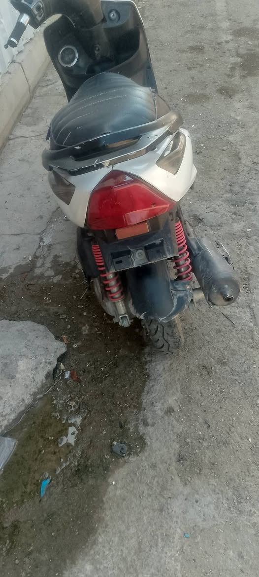 مدراجه ماكو ثعلب للبيع 140 كهربائيات كلها شغاله سعر 350 العنوان الاسكان بغداد *********** وهذا رقم الواتساب
