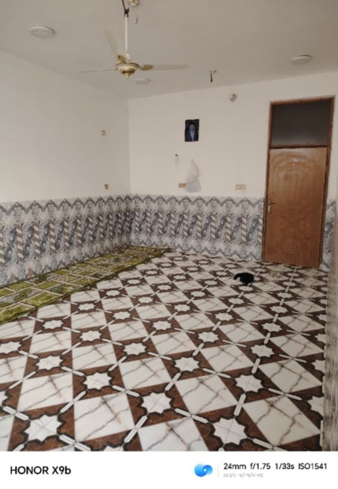 دار للبيع السعر 48 وبيه مجال الكوت الجديده شارع الاقواس قرب دلاليه البهادلي طابو زراعي كاع الاماره عقد 25  المساحه 200 مكون من غرفتين /مطبخ /صاله /استقبال /صحيات للاستفسار الاتصال ***********

