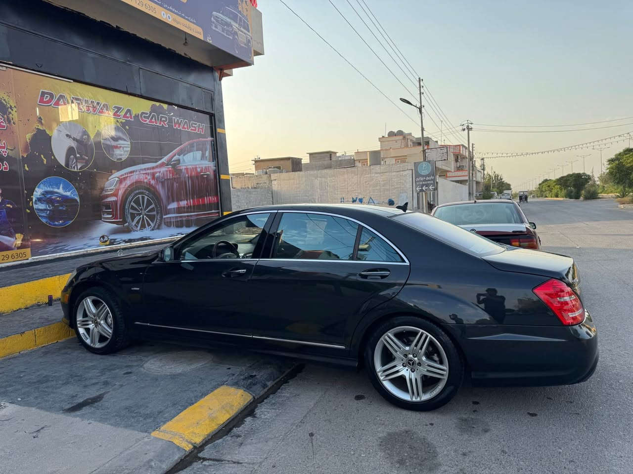 Mercedes s.class 550
مۆدێل ٢٠١٣ بیلاد
سەیارەکە بێ بۆیاخە و دەعامیەکانیشی بۆیاخ نیە
دوبەیە و زۆر تازە ماوە کۆدی هەیە
فرۆشتنی خێرا. پێشتر بە ٩٧ عەرزمان کردبوو لەبەر یەک دوو مەسروفی بەسیت ٨٢ وەرەقە و مەجالێکی کەم
ناو کرێمیە و جوان ماوە
دوو جێگە ساردی بچوکی هەیە ماباقی هیچی نیە
***********☎️ حلبجة, السليمانية
