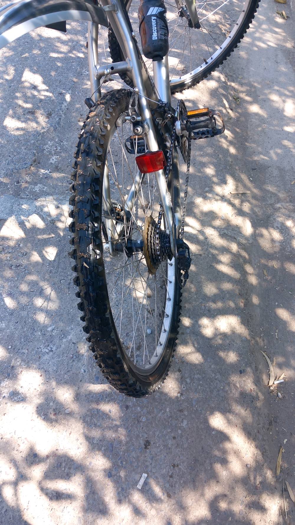 سلام عليكم. 
🚲 بايسكل Merida أصلي للبيع 🚲
​للبيع بايسكل ميريدا (Merida) جبلي نظيف وجاهز للاستخدام مباشرة بدون اي نواقص
​النوع: ميريدا (Merida) أصلي متين وقوي. فريم عالي
​بحالة جيدة تايرات جبلية خشنة 
​السعر: 125 و بيه مجال
​الموقع: موصل_سومر 
​للتواصل والاستفسار: خاص.او واتساب ***********