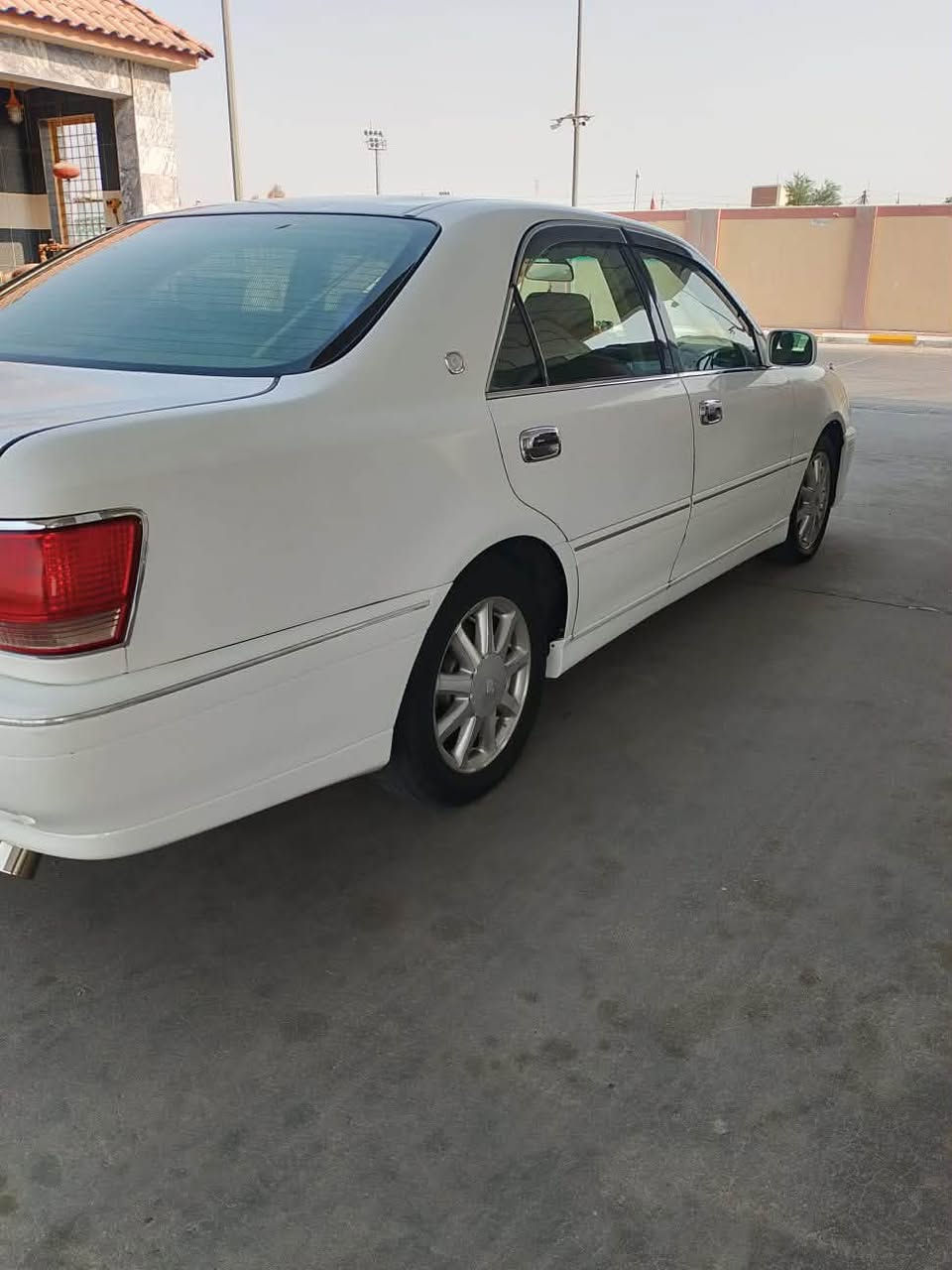 جنون موديل 2000 
رقم ذي قار بأسمي 
سياره مكفوله من الضربة والكص ونقل والاصوليات تحويل 
مكينه كير مكفولات 
حداديه امامي خلفي 
السياره دكمتين 
شاصي 75
للستفسار اكثر تواصل خاص او الاتصال 
***********
