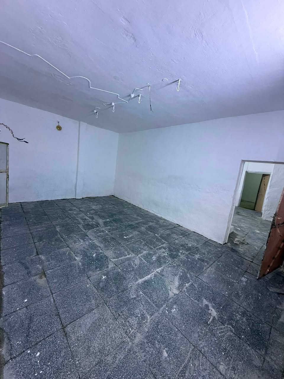 بيت للبيع 190متر حي الرحمة المنطقة الثانية غرفتين وصاله ومطبخ واستقبال وصحيات وحديقه بسعر 70 مليون مع المجال ***********
