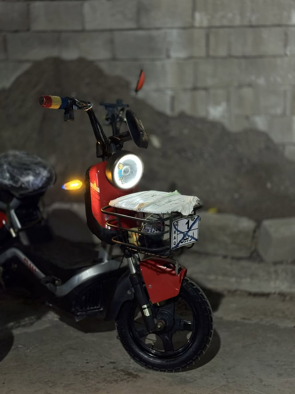 سلام عليكم
ماطور @سوبر8🏍للبيع 

مواصفات: 🦅
اربع بطاريات جدد🔋
لايت زينون 
اشاره يمين: يسار 
تواير جدد
شاشه: ايبات تقرا جميع العطلات
ملف: جديد 
سلة: اغراض 
ماطور بس تاخذو تطلع 
العنوان📍: موصل الجانب الأيمن 
الرقم ***********
