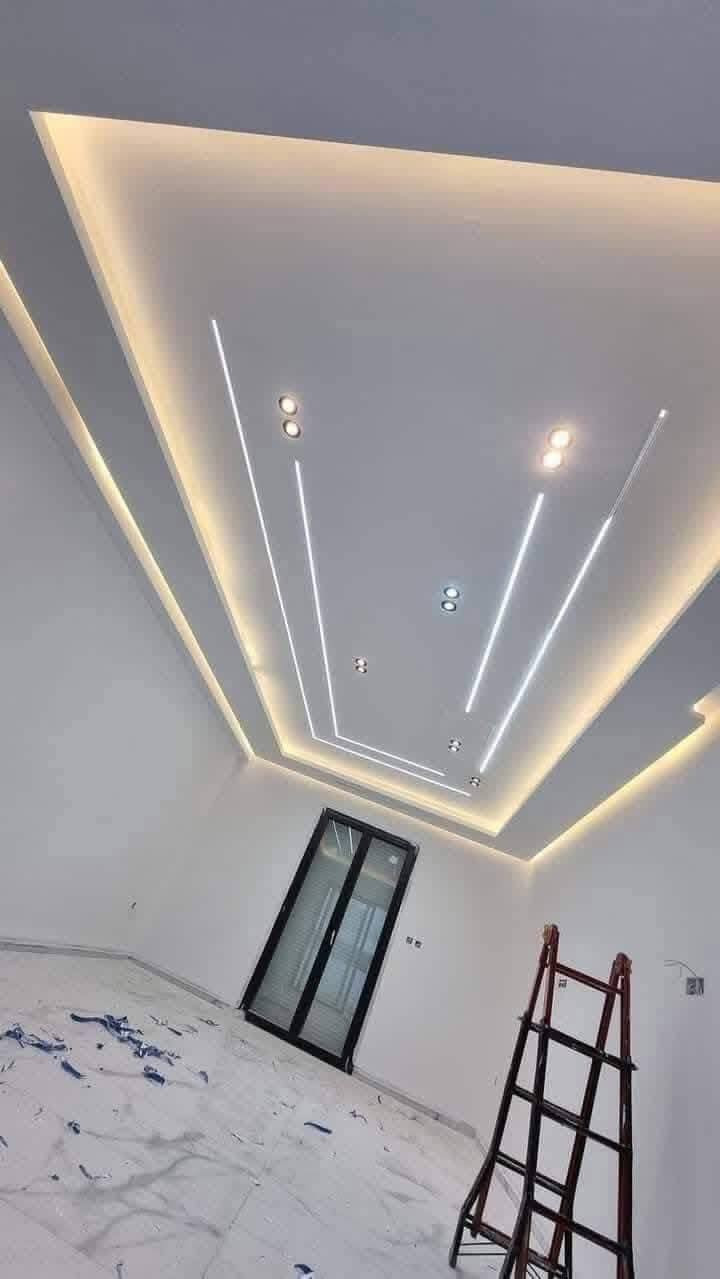 عملي الديكورات الداخليه والفلين الخارجي وجميع انواع الصباغ وعمل ماده الروف مانع الرطوبه وخفاء السيراميك بمواد مقاومه الرطوبه ***********
