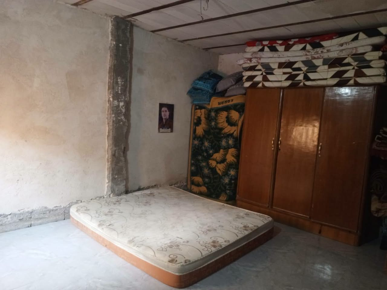 سلام عليكم  قاصد اقصاد  بيت  120 متر طابقين  شارع المطار الجديد  شارع ابو حميده المختار الطابق اول غرفه وصاله ومطبخ  الطابق الثاني  غرفتين وصاله  بنيان طابوك 23 يرهم قصاد  وبي مجال  مكتب الصدرين  ***********
