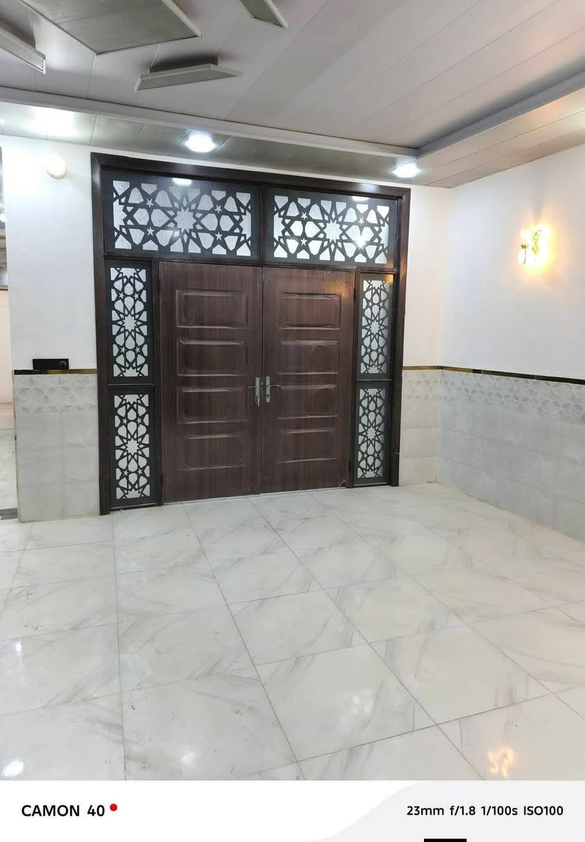 عرض150متر للبيع السعر 47اوبيه مجال بصيط   فول نضافه مناسب جدآ  بلاش بلاش راعيه مار ابضرف لا اكثر تجي وتشوف ابعينك مشمول بتطويب اوبيه قرار محكمه البناء طابوك اساس اوسقف صب مركزي  اوبيت كلش حلو دار عمر 
العنوان النجف الاشرف  مقابيل ملحق قريه الغدير
للاستفسار اتصال
*********** او واتساب

نص مكتوب في الصور:
- CAMON 40 • 23mm f/1.8 1/100s ISO74
- CAMON 40
- 23mm f/1.8 1/100s ISO103
- CAMON 40 • 23mm f/1.8 1/100s ISO82
- CAMON 40 23mm f/1.8 1/100s ISO84
- 23mm f/1.8 1/100s ISO100
- CAMON 40 • 23mm f/1.8 1/100s ISO132