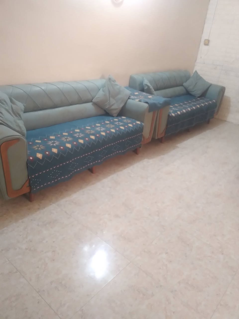تخم كلش نضيف 5مقاعد اريده قفل ب 300           ***********
