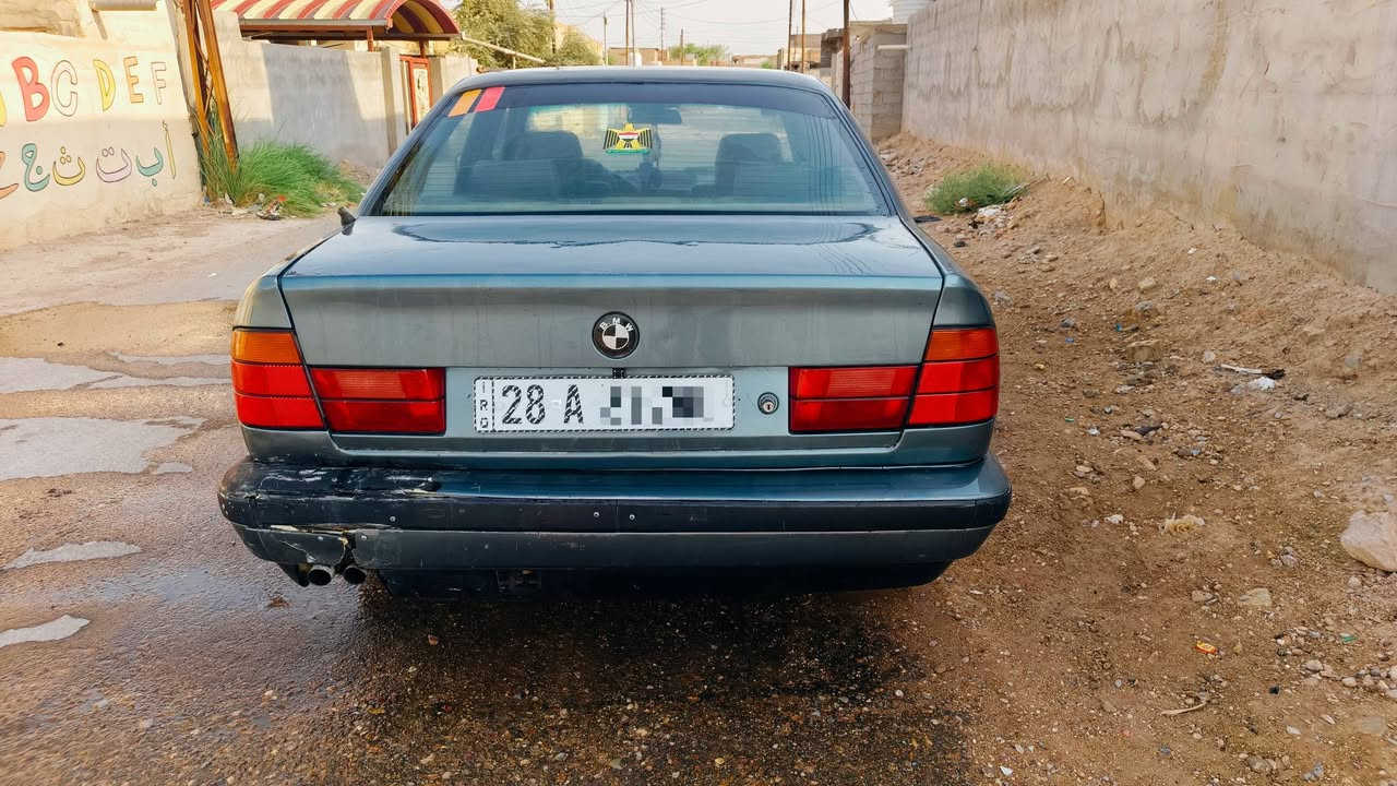 للبيع مستعجل ‏‪***********‬‏
حجم 525i
‏موديل 1992 
‏لون رصاصي فيلي
‏محرك مفتوح 
‏كير اوتماتيك 
‏جام اوتماتيك 
‏ابواب سنتر لوك
‏كير ومحرك نضيف 
‏غرفه جديدة جلد اسود
‏كاعية تغليف جديد 
فلنجات تخم جدد
‏رقم انكليزي مشروع وطني
‏سنويه الى 2030 هزة جديدة
‏مابيها غرامات
‏بأسمي تحويل ثاني يوم
السعر ٤٢ وبيهه مجال بسيط
‏المكان بابل

