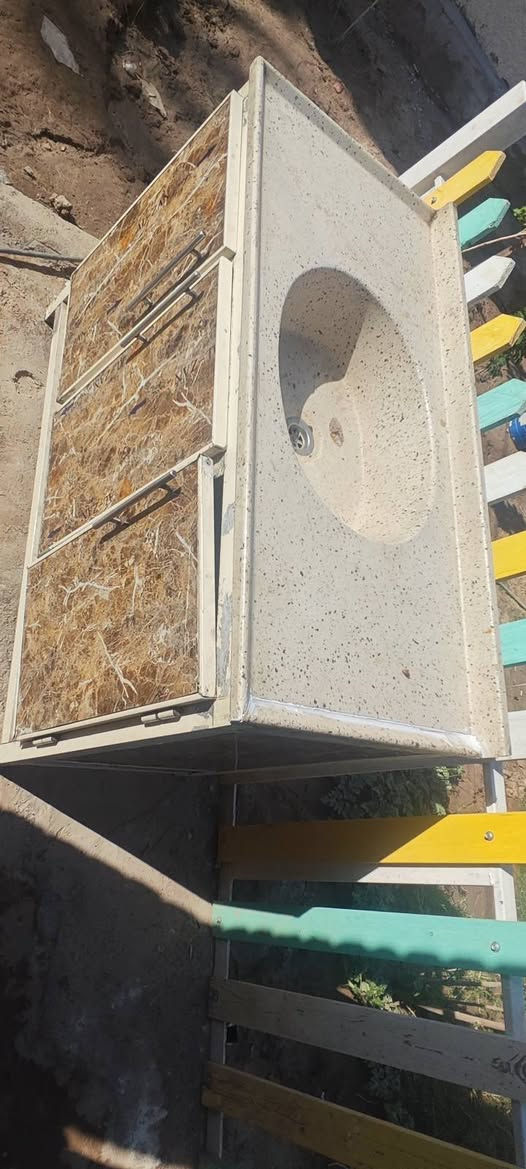 سلام عليكم كاونتر للبيع 3 قطع يرادله ترتيب مثل ما واضح ب تصوير مكاني بغداد قرب بوب شام سعر ب 250 وبي مجال 
***********

