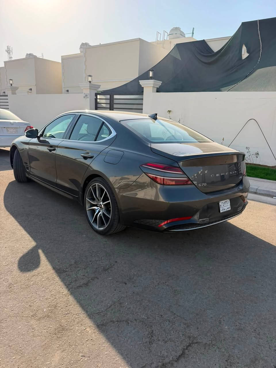 سلام عليكم
جينسيز G70 موديل 2023

محرك اربع سلندر. 2000 تيربو
ماشية41 الف 
حادثها جاملغ امامي  وبنيد مبدل وكاله نفس لون  دعاميه وكاله  وخشم الجاملغ الخلفي

المواصفات

• بصمة تشغيل
• تشغيل عن بعد
• كشنات تدفئة
• ستيرن كهربائي مع هيتر
• 5 وضعيات قيادة
Eco - Comfort - Sport - Sport Plus - Custom

• Auto Hold
• شحن وايرلس
• داخل أبيض جلد 
• شاشة كبيرة
• عدادات ديجيتال
• رادارات أمامية وخلفية وجانبية
• نظام تحديد المسار
• لايت LED أمامي وخلفي
• دخول ذكي مع إنارة ترحيب
• قيادة ذاتية
• مثبت سرعة مع تحديد مسار
• تحذير فتح الباب عند وجود سيارة قريبة
• قطعتين تبريد
• كشن السائق حضن بوضعية Sport و Sport Plus
• ماسحات أوتو 
شراي يتصل 
***********
