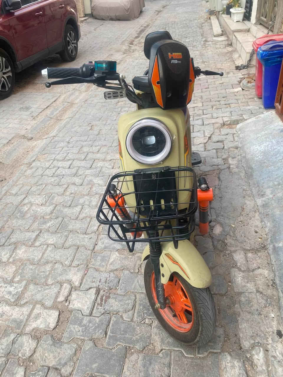 دراجه شحن R9PRO
كامل مواصفات 
مستخدمه سبوع واحد 
أشيار يمنه يسره 
لايت عالي ناصي +زنون 
هورن عالي شغال
ملف 2000
نضام Rرجوع للخلف
بصمه +كارت
نضام حمايه +نضام سرقه 

السعر 600قفل العنوان بغداد الكاضميه
للأستفسار :***********
