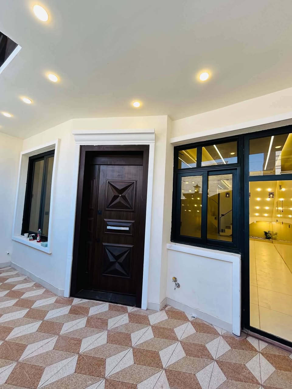 #مكتب_الشغف_للاستثمار_وتطوير_العقار
🏠#دار_للبيع   100متر واجهيه 6،25متر نزال 16متر
 بناء طابقين حديث 

يحتوي البيت. ع[3غرف نوم -استقبال -صحيات عدد 2- صالة- ومطبخ] البيت شغل درجة اولى 

🔶️مع كامل الخدمات
🔴ملاحضه البيت جاهز للسكن 🔑

⬅️نوع العقار  طابو زراعي سند 25 اقرار محكمه 

📍العنوان #بغداد_الدوره_البوعيثه   
      مجمع السلطان الثالث 

🔴للاستفسار  خاص او الاتصال ع الرقم 
 
☎️***********
