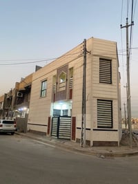 بيت في حي دجله السكني شارع مطعم ساعه البيت معزول طابقين كل طابق غرفه ج...