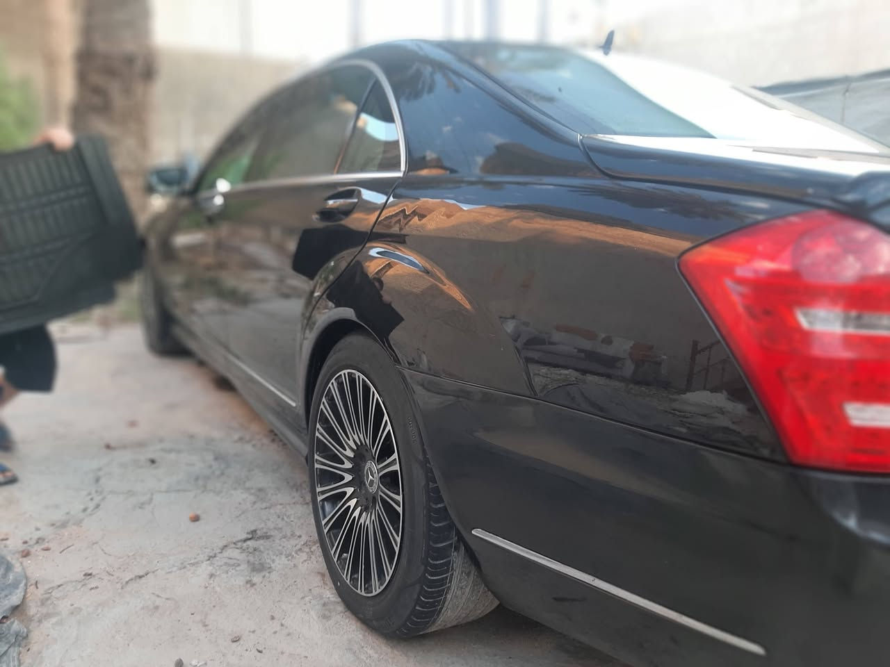السلام عليكم s350 موديل 2009باب طويل مواصفات معروفة رقم بغداد مميز السعر ١٧٥
***********
