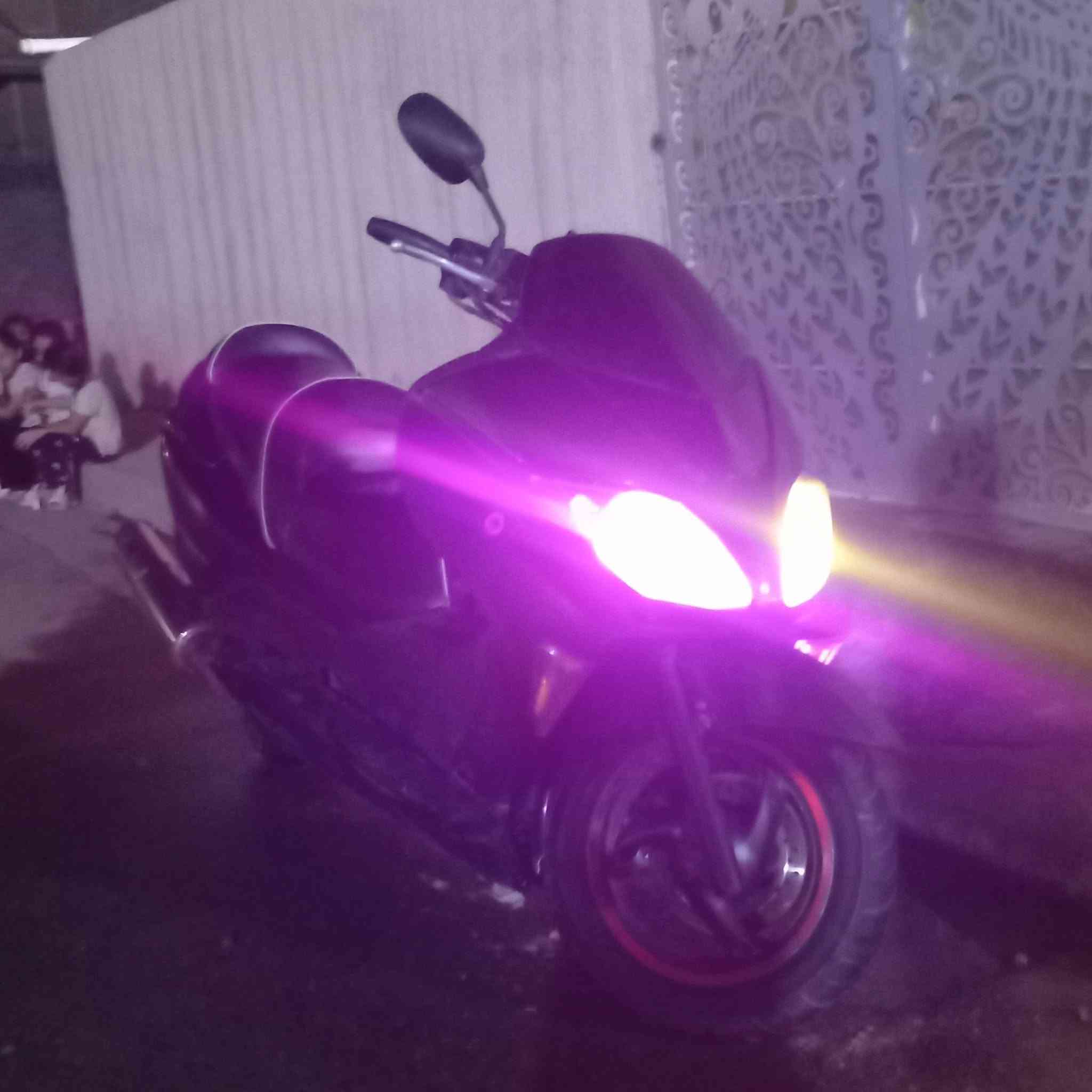 دراجه فورزه صفر تسعه عليها ادامه كامله قبل يومين بدلت ملف الشحن واتر بم فيت بم لايت زنون ٤الوان كلاجات كلها جدد ترايك للبصرة محرك لاصرف ولاتبخير صالنصه رياضي  مكاني الشعب ***********واتساب السعر ٩٠٠ الف
