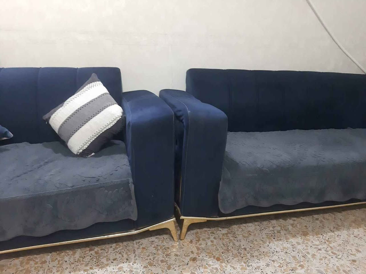 ‎تخم ازرق حبري مستعمل عدد ١٠ مقاعدالسعر ٣٠٠ الف منطقة الشعب  ***********‎ بغداد, العراق
