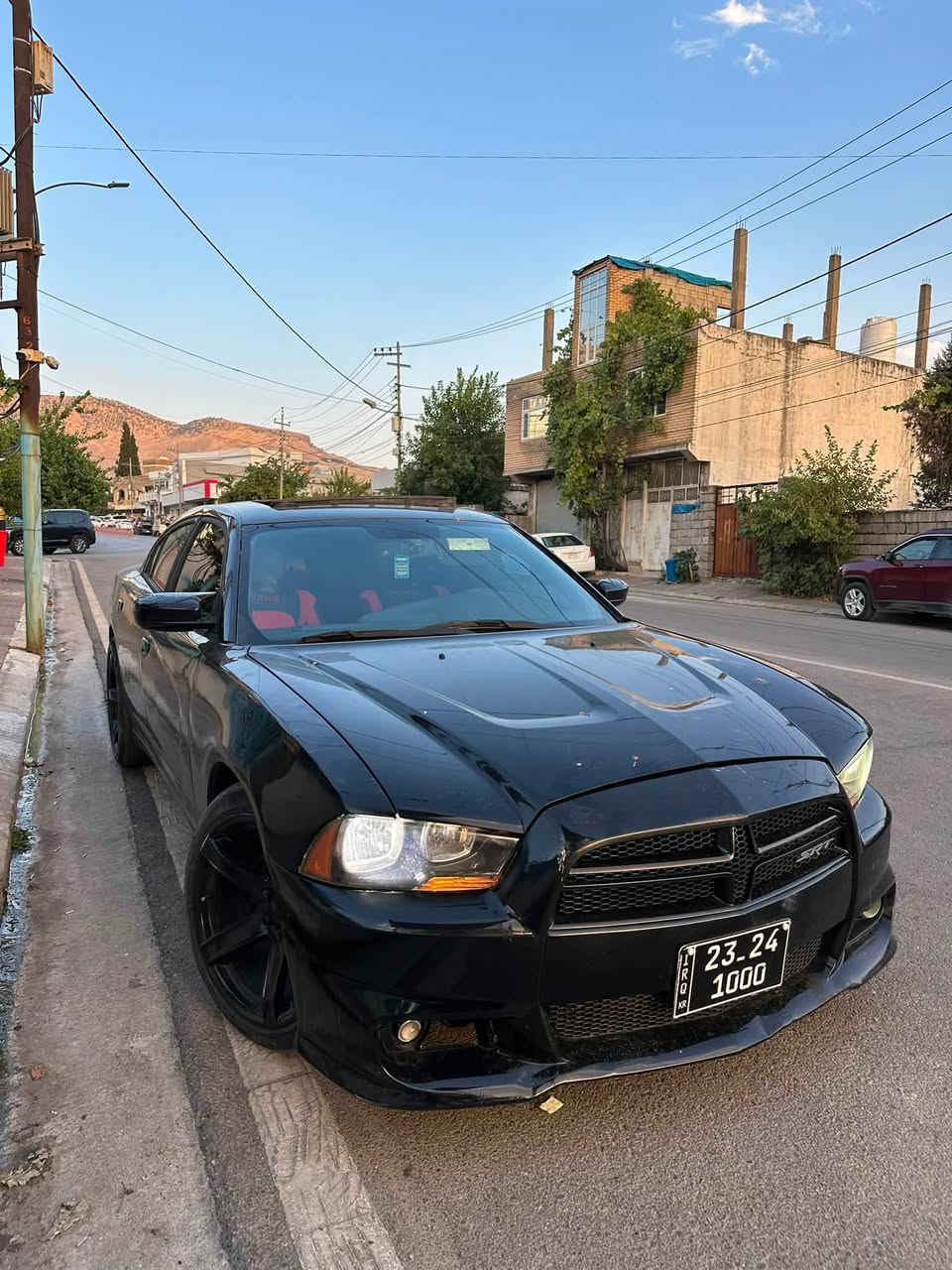 دۆج چارجەر SRT 2014 - نرخ ٦٨ محه مه له يان گؤربنه وه هێز و جوانی
سەیارەیەکی فول مەواسەفات و بەهێز بۆ ئەوانەی بەدوای خێرایی و شێوازی تایبەتدا دەگەڕێن.
 ليزه ري دوبه ي مەکینە: 8 بستۆن (8-hime) بەتوانا و بێ کێشە
 مۆدێل: 2014
 ڕەنگ: ڕەشی بریقەدار
 تایبەتمەندییەکان: فول مەواسەفات (فول فول)شوين سؤران ژماره ي وه تساب ***********
تيل كردن ***********
