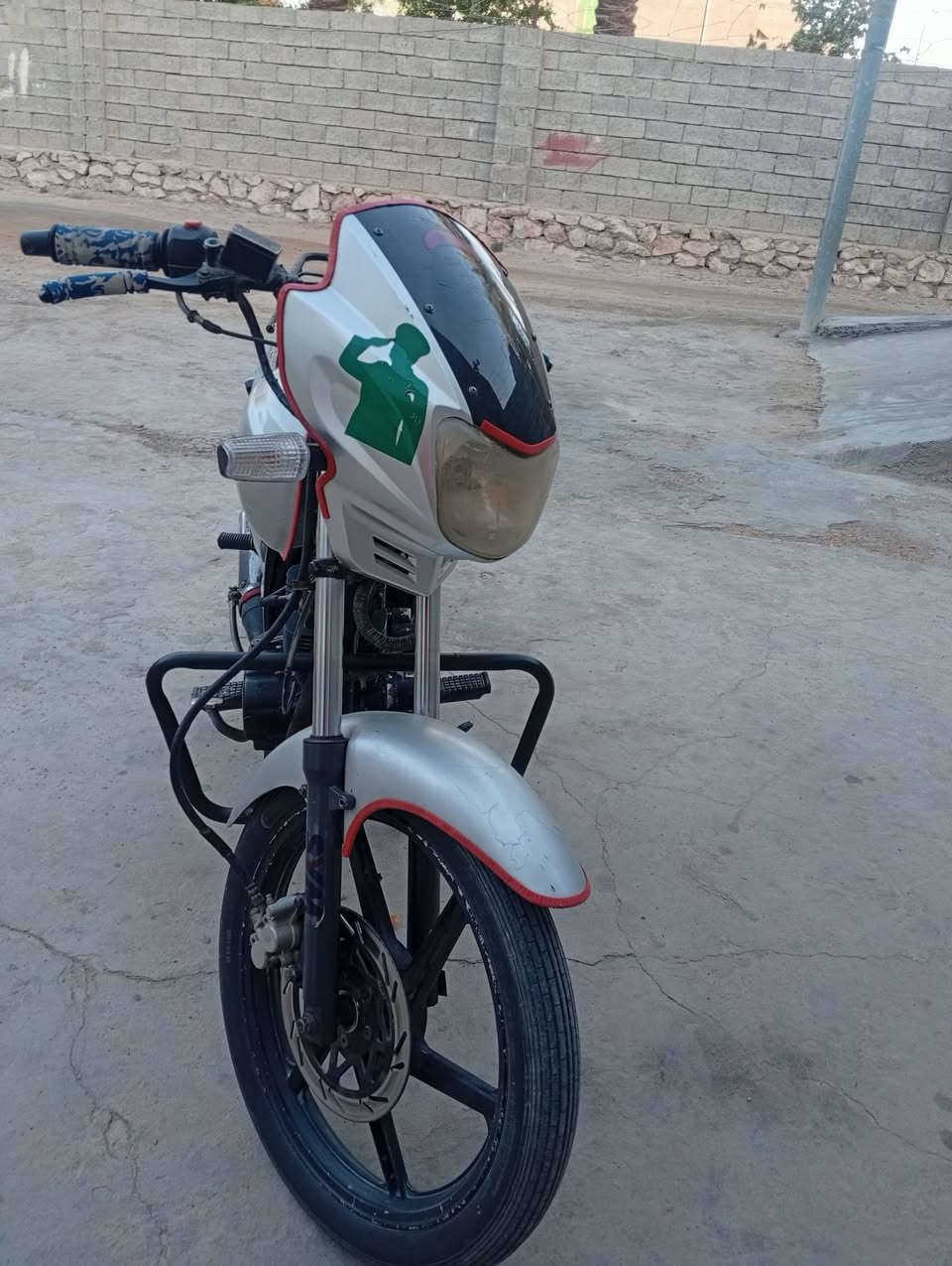 سلام عليكم للبيع مراوس بهاوجي نطي فرق   سايم. اوراق كمرك ضايعه كهربيات جديده وشغاله محرك ما مفتوح نشاط💯 ما ناقصه اي شي سعر 600ـ
 ‏‪***********‬‏
