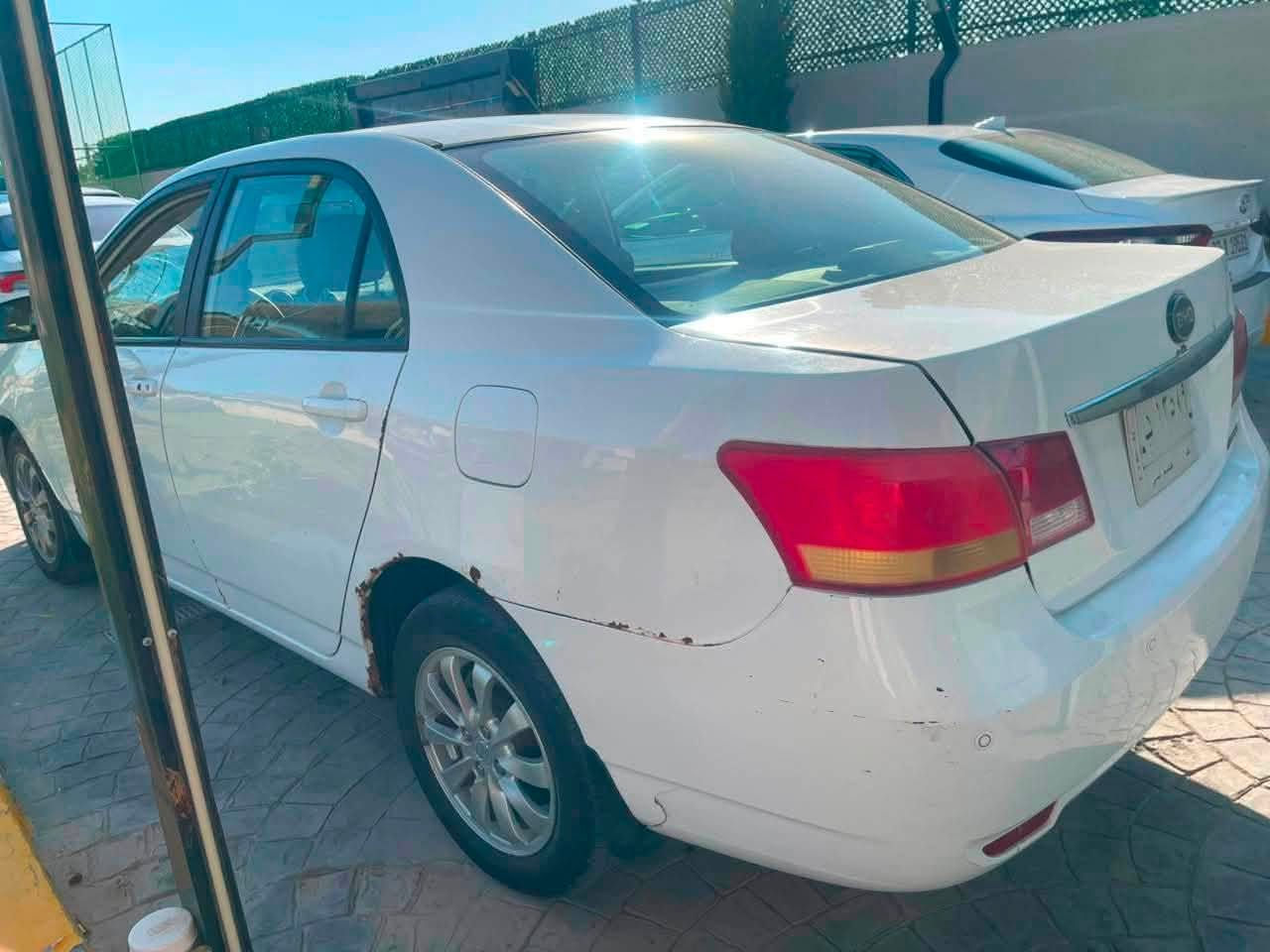 سلام عليكم
Byd g3 2015 للبيع
  بيهة صبغ بالدوسه او من جوه البابين مال الصدر بيها ملاحضات طخطخات
كير مكينه مكفولات بلادي تبريد ثلج :
سياره رايدها ب49 وبيها مجال بسيط 

***********
