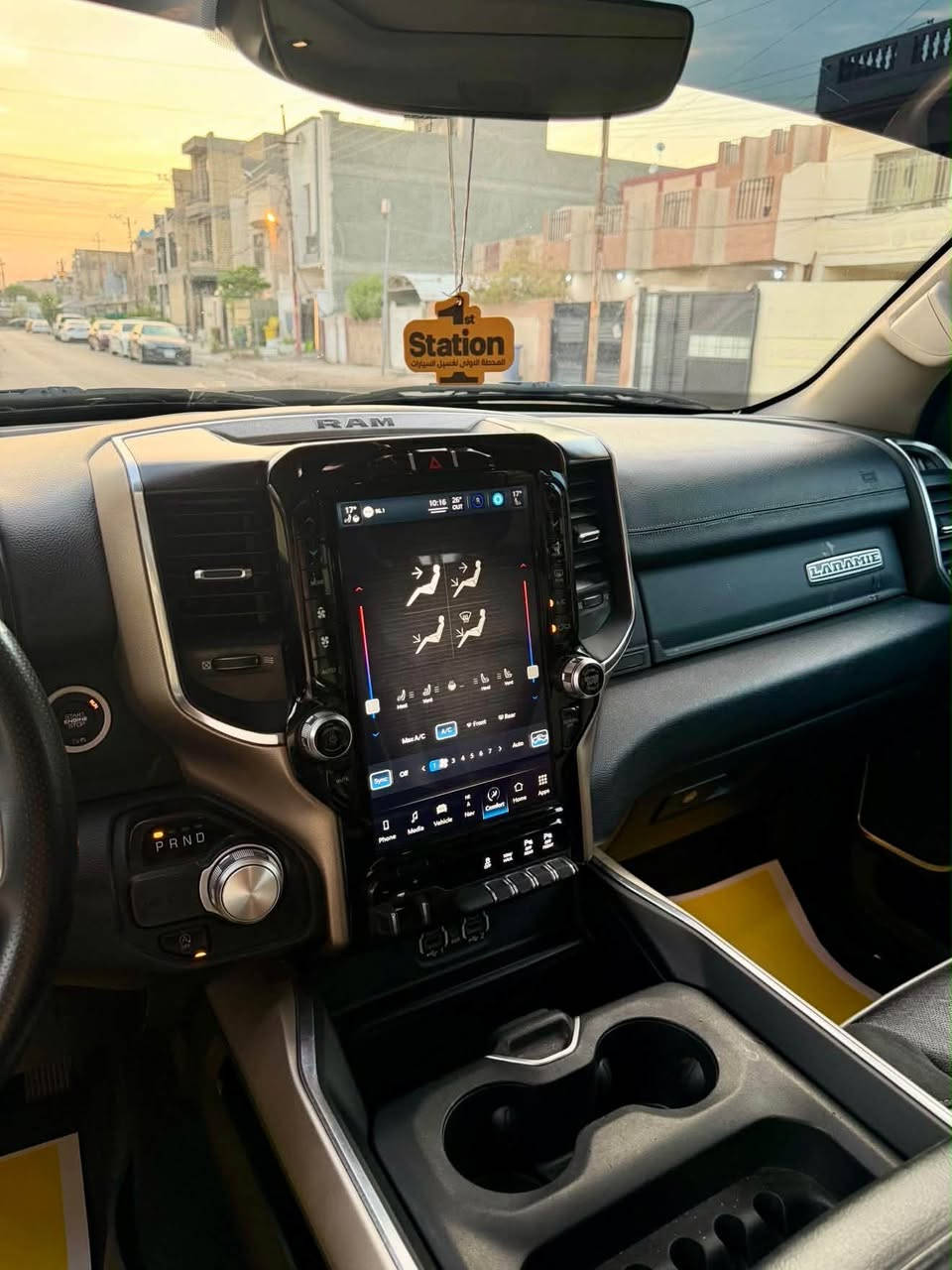 Dodge Ram 2022 Larame
للبيع دوج رام 2022 لارامي فول 1/1 
دفــع رباعـي 4X4 ويتحول دفع 2X اكسل 
بدي قصير باب طويل المرغوب 
السياره فول الفول 8 سلندر 5700
ممشى المركبة 60,000 km وليس mil
السياره كشنات جلد مطعم بـ مخمل + تدفئة تبريد + تحكم كامل
بانوراما قطعتين
دركة تدفئة فول تحكم 
شاشة تيسلا تعمل بنضام carplay
دوس كهرباء عند فتح الباب 
حساسات 360 بدرجة كامله
رادار امامي وخلفي وجانبي 
نقط عمياء في المرايا وحرارية
سستم صوت Alpine 
السياره جدآ نضيفه ومناقصه اي شي من صدر امامي وخلفي وتخم تاير جديد. 
التحكم في الدوس البانزين والبريك كهربائي 
LED projector 
حادث السيارة بسيط جداً فقط ربع جاملغ امامي رش ومعجون وفقط بارد جداً بسيط في باب الصدر والجاملغ نفسه ، قبغ جنطة مبدلة نفس اللون مطابق 
سعر العرض 32,500$ وبيها مجال بسيط 
للاستفسار : ‭***********‬ 
***********
