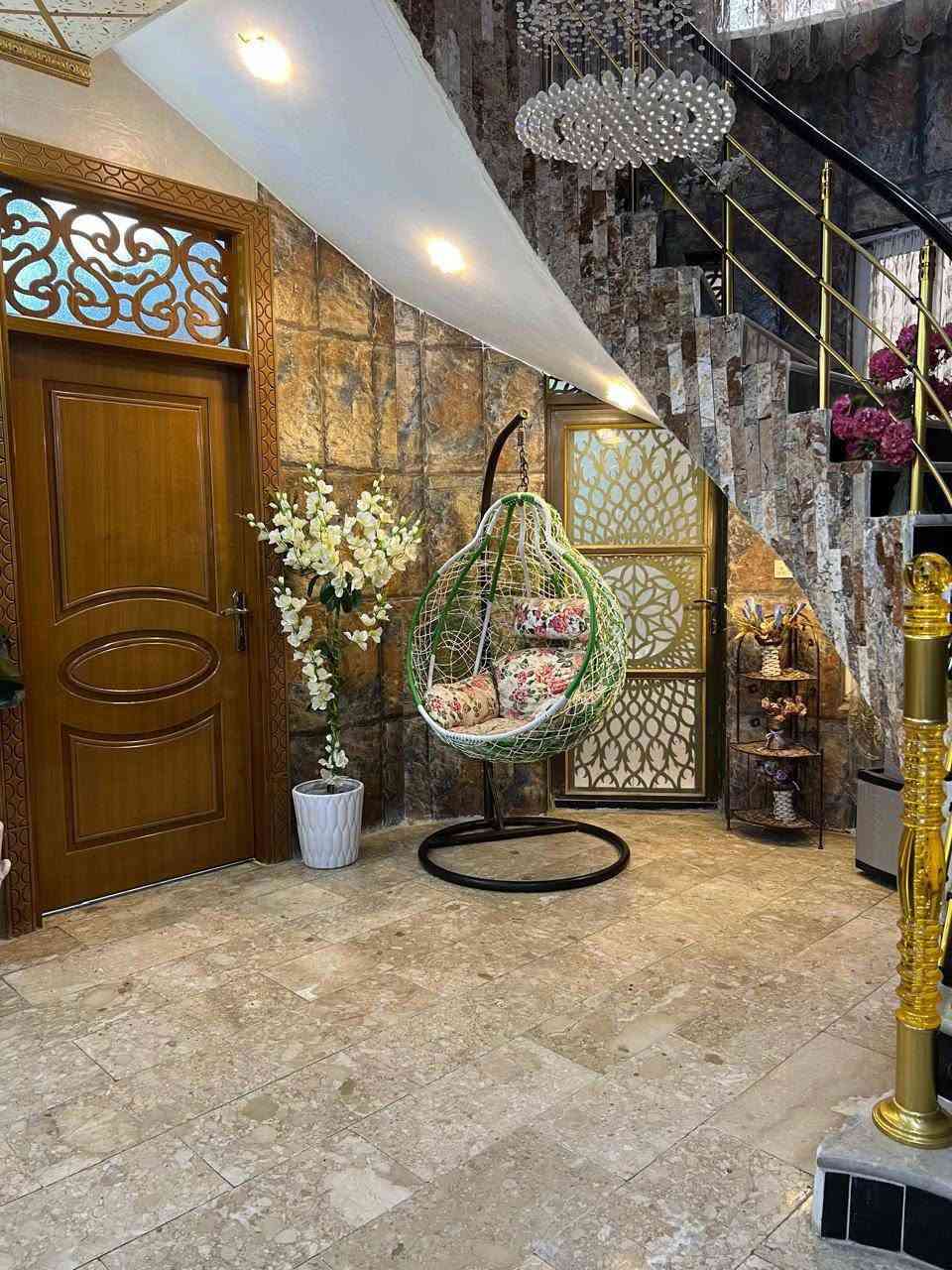 🏠 | #مجمع_سكني للبيع 👉 ❤️🏠

 📐 المساحة الكلية 1350 متر 

🧱 البناء | بناء حديث درجه أولى مجمع سكني يحتوي 3 بيوت وقطعه على شكل حديقة

🏢يتكون المنزل الأول من طابقين يحتوي على 4 غرفة نوم  مطبخ كبير   هول كبير   مجمعات صحيه عدد 3  صالة كراج مناور المساحه 280 متر 

 💒 يتكون المنزل الثاني من طابق واحد يحتوي على غرفتين نوم بنظام السويت صالة كبيرة ومدخل خاص هول كبير مجمع صحيات عدد 2 كراج كبير  مطبخ حار بارد مناور مخزن بيتونة وسطحين  المساحة ٣٢٠ متر  

🏠 يتكون المنزل الثالث من طابق  واحد يحتوي على غرفتين نوم صاله هول مطبخ حار وباردكراج مخزن بيتونه وسطحين مجمع صحيات عدد 2 المساحة ٢٠٠ متر
وقطعة ارض ضمن المجمع مساحتها ٢٠٠ متر مربع على شكل حديقة حاليا 
علما ان المجمع يحتوي على مدخل خاص و شارع فرعي 

🌎 الموقــع | حلّـه #وردية الجزائر قرب سيد موسى 
🔸العقار | طابو زراعي سند ٢٥
للاستفسار اكثر الاتصال على الرقم ***********
