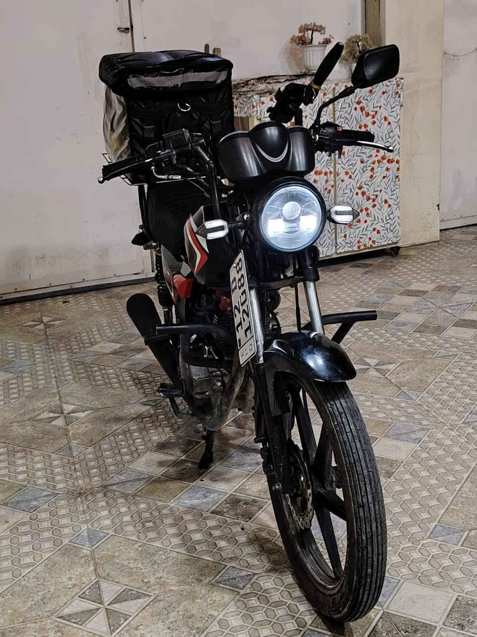 *للبيع دراجة XG مرتبه وجاهزة شغل دليفري* 

*المواصفات:*
- *النوع*: XG موديل حديث 
- *اللون*: اسود ملكي 
- *الحالة*: نظيفة ومرتبه - محرك نضيف
- *الاضافات*: 
    1.  كيس دليفري حراري كبير 
    2.  لايت ليد قوي
    3.  حداديه حماية 
    4.  مرايات + حمالة موبايل
- *السنوية*: موجودة 
- *المكان*: الموصل

*السعر: 1,600,000 مليون وستمية* 
*بيها مجال بسيط للشراي الصادق*

للاستفسار والاتصال: [دز رقمك هنا]

الصور عالواقع 👇

--- *********** #واتساب
