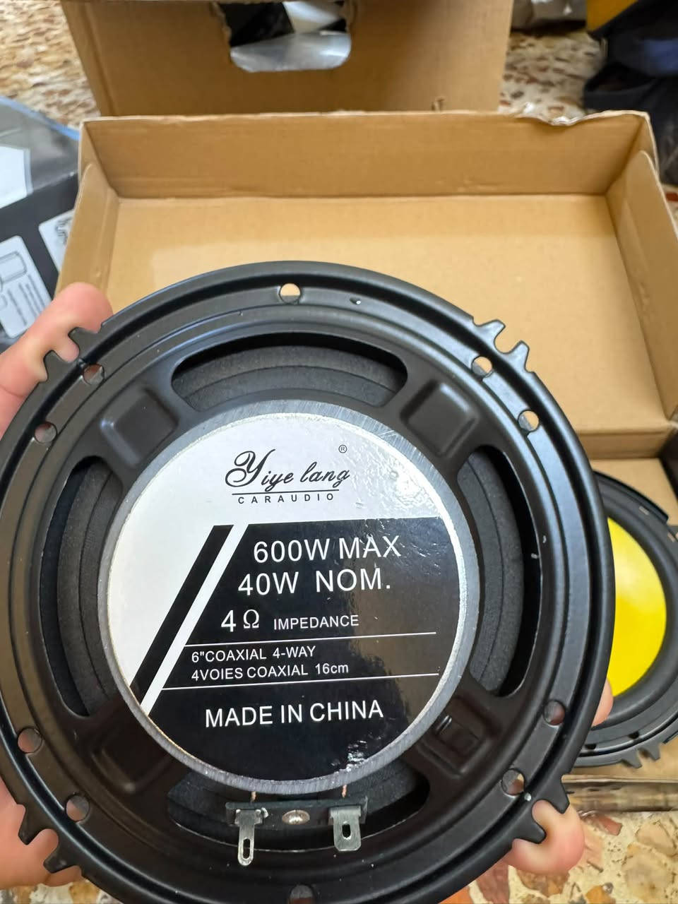 سماعات جديد لوك
حجم 6انج 600واط 
سعر 35
***********مكان البصره 
يوجد خدمه توصيل
