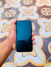 ايفون 11 • ذاكرة ٦٤ • بطارية ٧١٪
