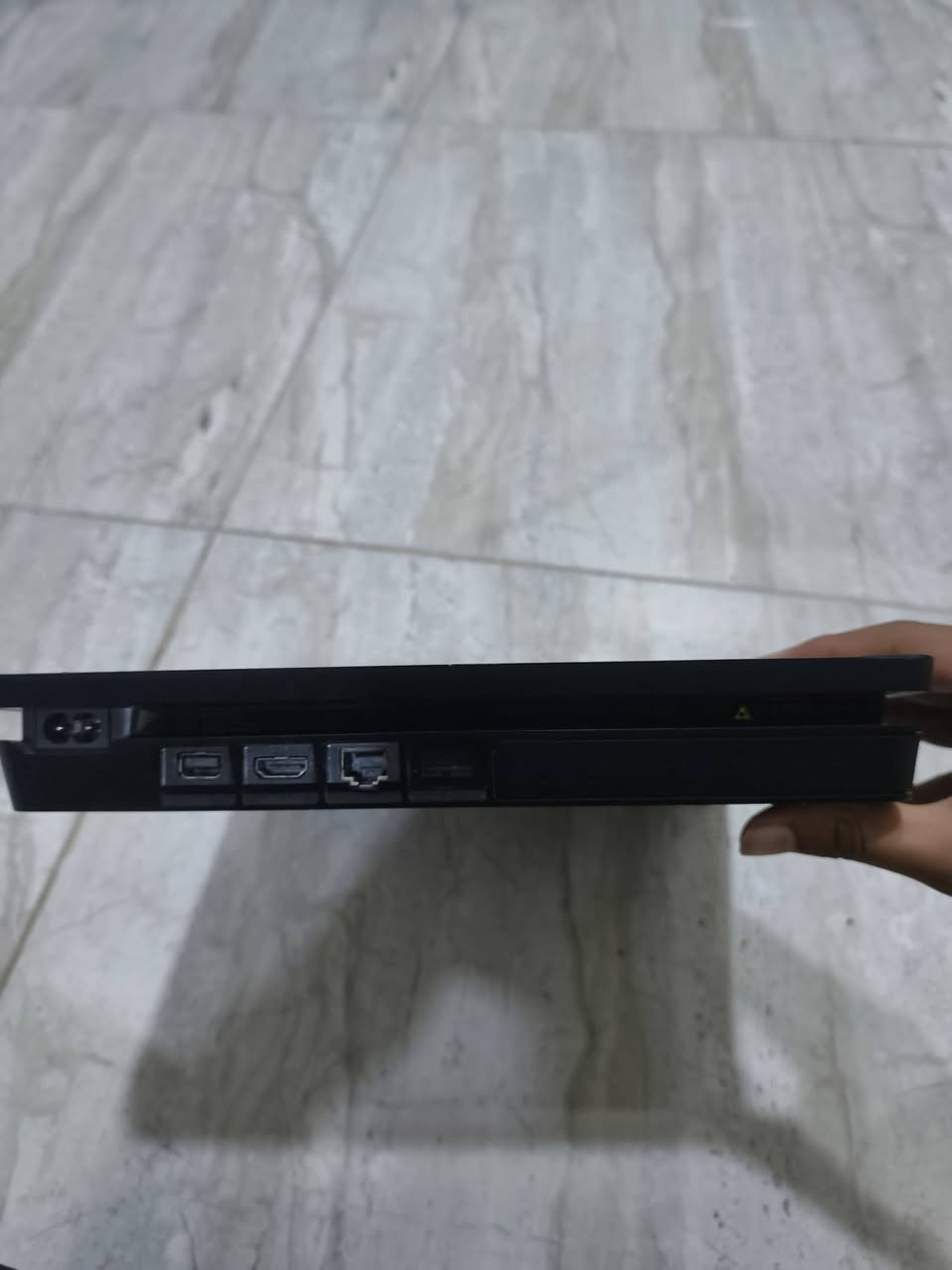 سلام عليكم
جهاز ps4  لوك ستيكر نظيف جدا جدا 🕹🖲🕹🕹
الجهاز امريكي باب اول 
كامل ملحقاته HDMI و كيبل تشغيل ويده واحد كوبي 🔥🔌
سعر ٢٥٠ 
للتواصل 
 ***********

